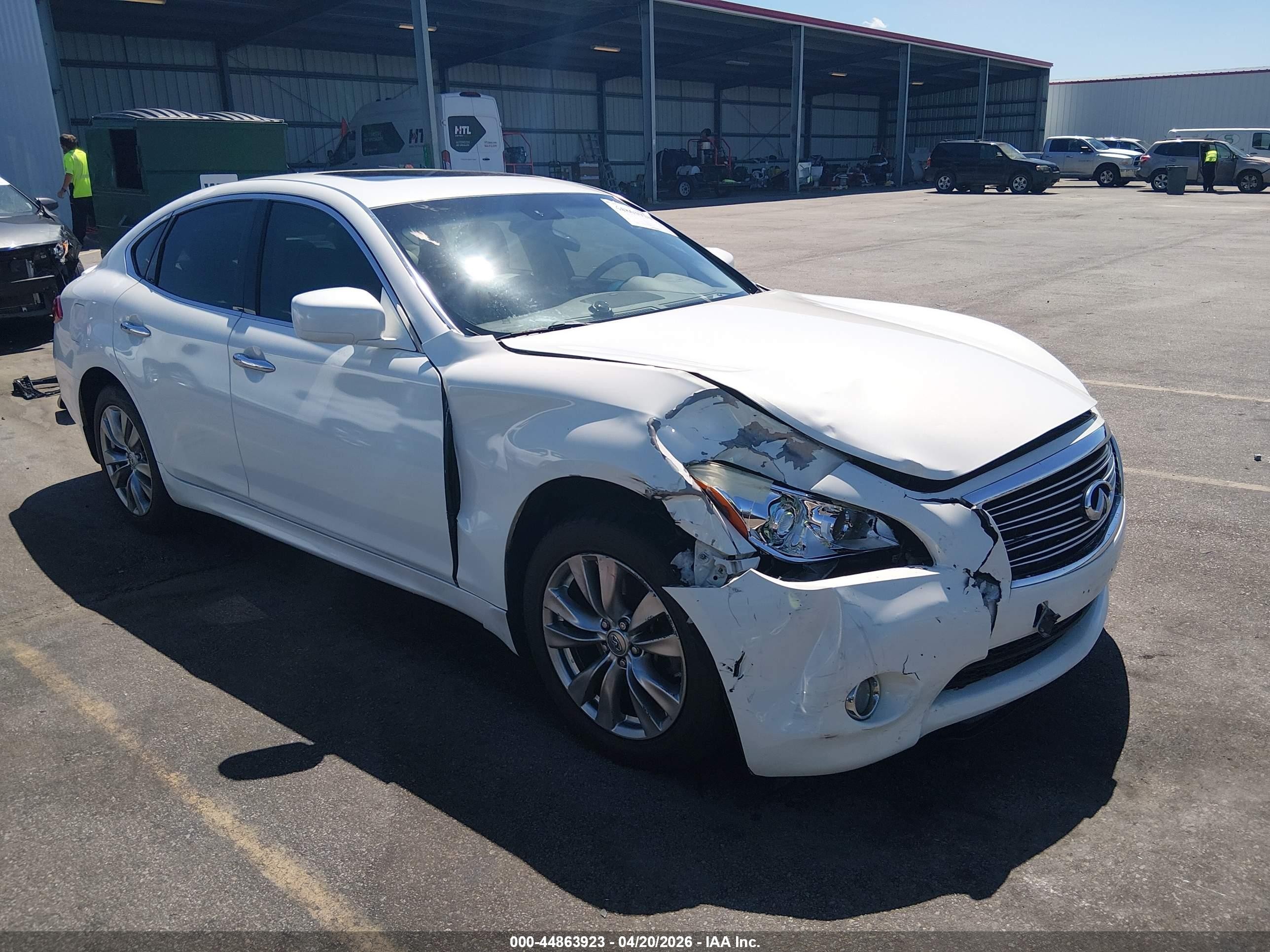 2012 Infiniti M, VIN JN1BY1AR8CM393931 — Front end