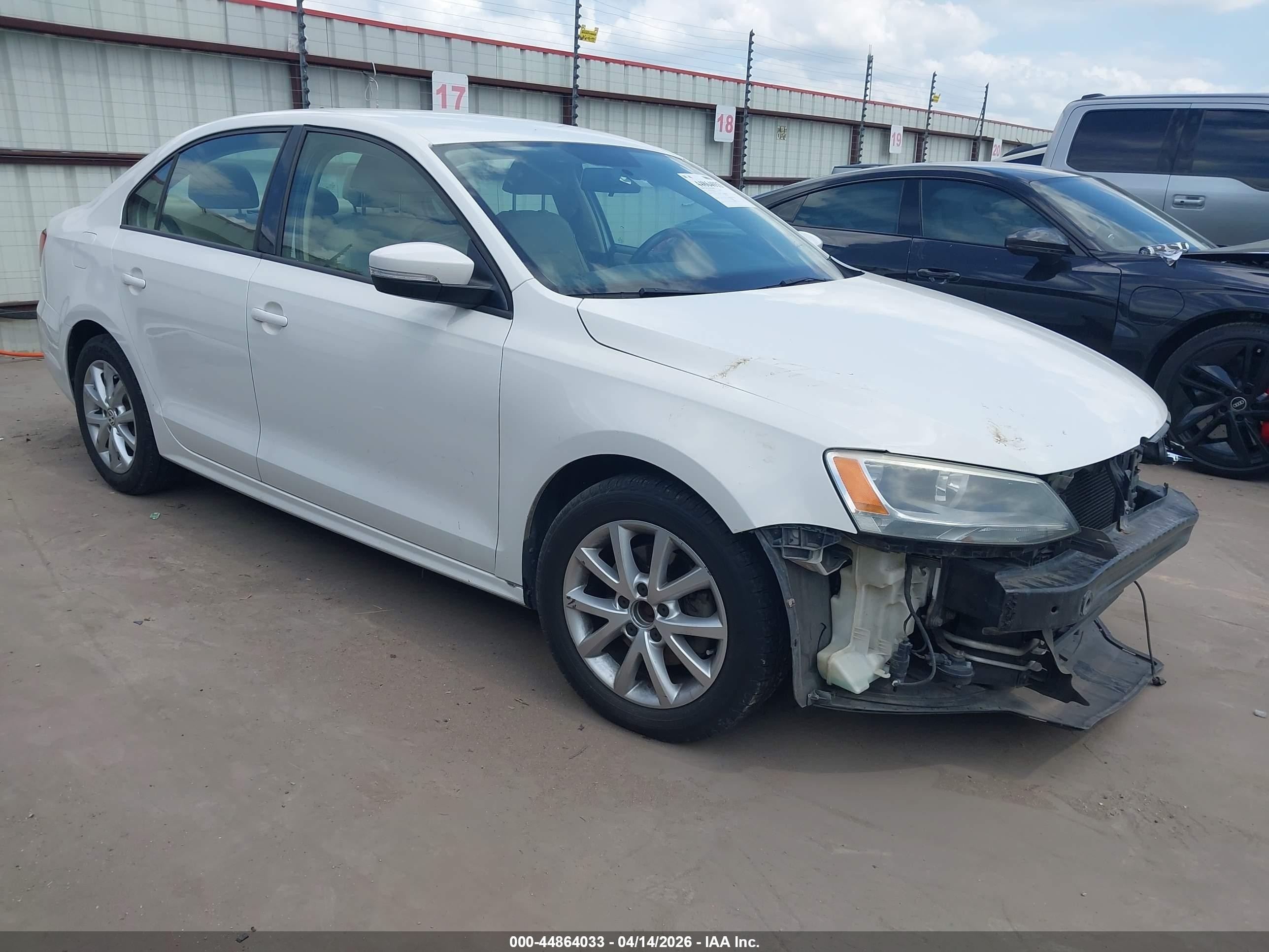 2012 Volkswagen Jetta SE, VIN 3VWDX7AJ7CM064726 — Перед
