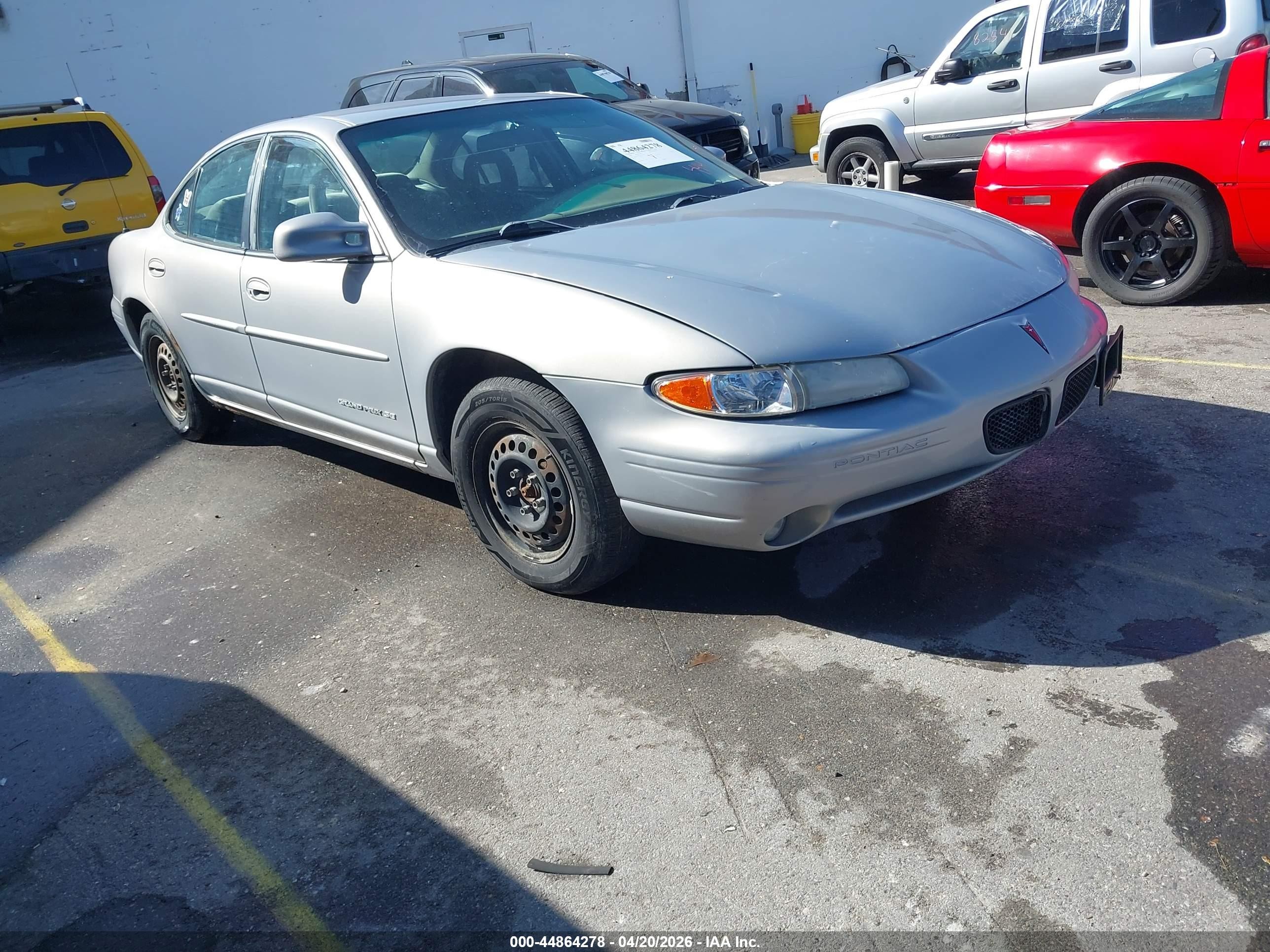 1998 Pontiac Grand Prix SE, VIN 1G2WJ52M1WF221086 — Бок
