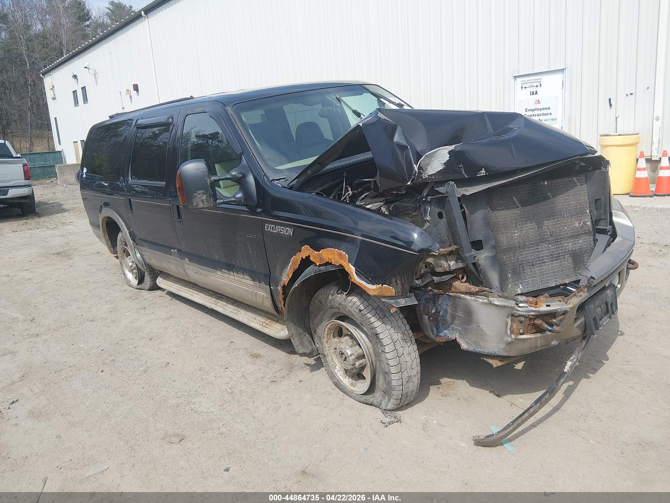 2005 Ford Excursion Eddie Bauer, VIN 1FMNU45S65ED40481 — Front end