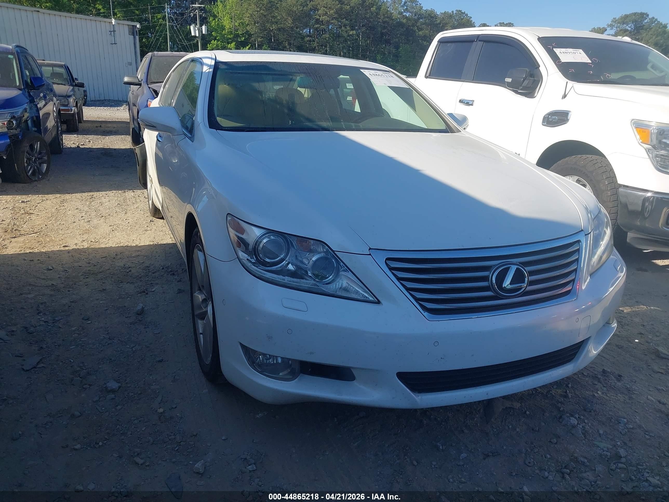 2012 Lexus LS 460, VIN JTHBL5EF1C5110197 — Side