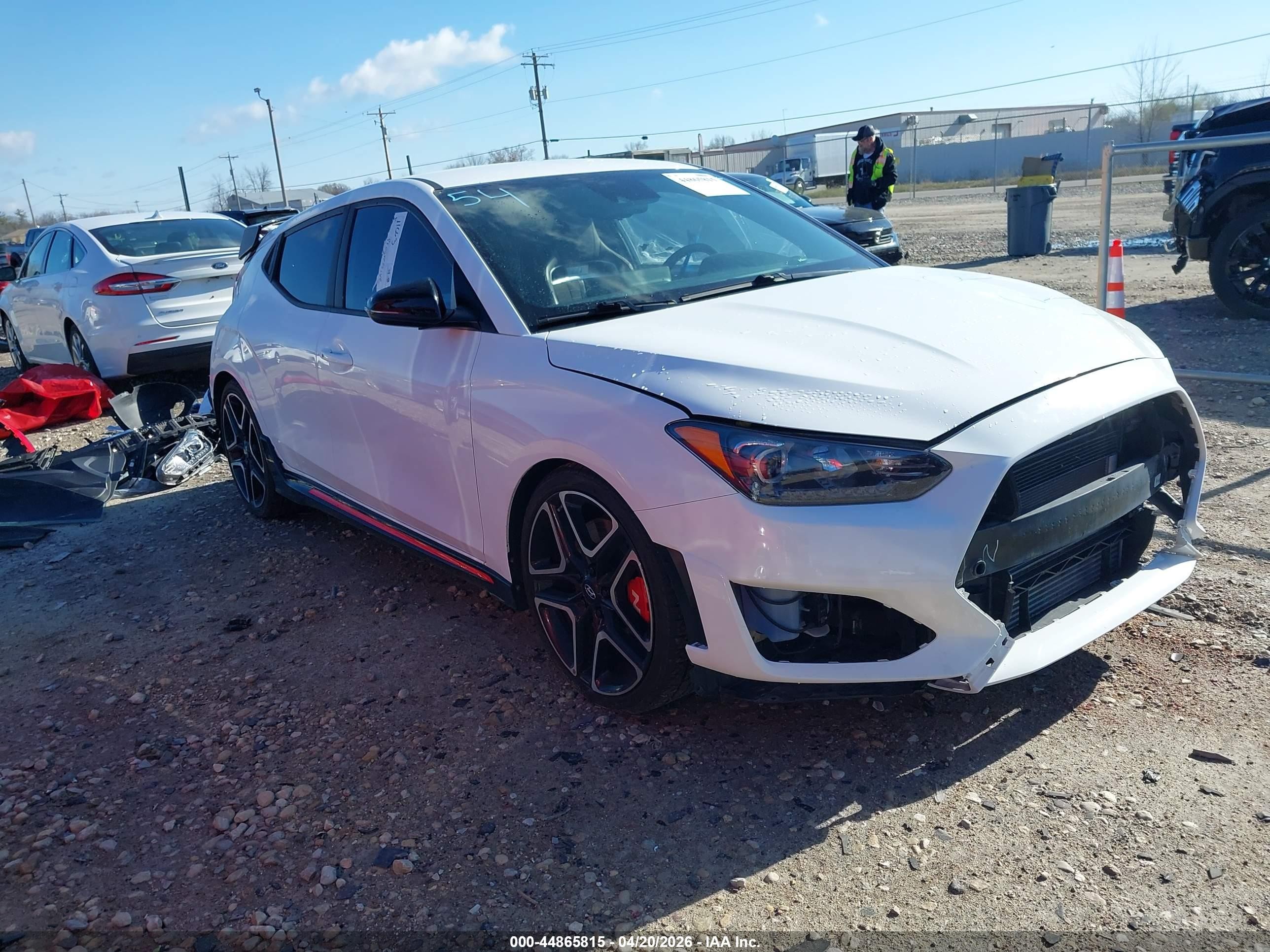 2021 Hyundai Veloster, VIN KMHT36AH2MU011670 — Перед