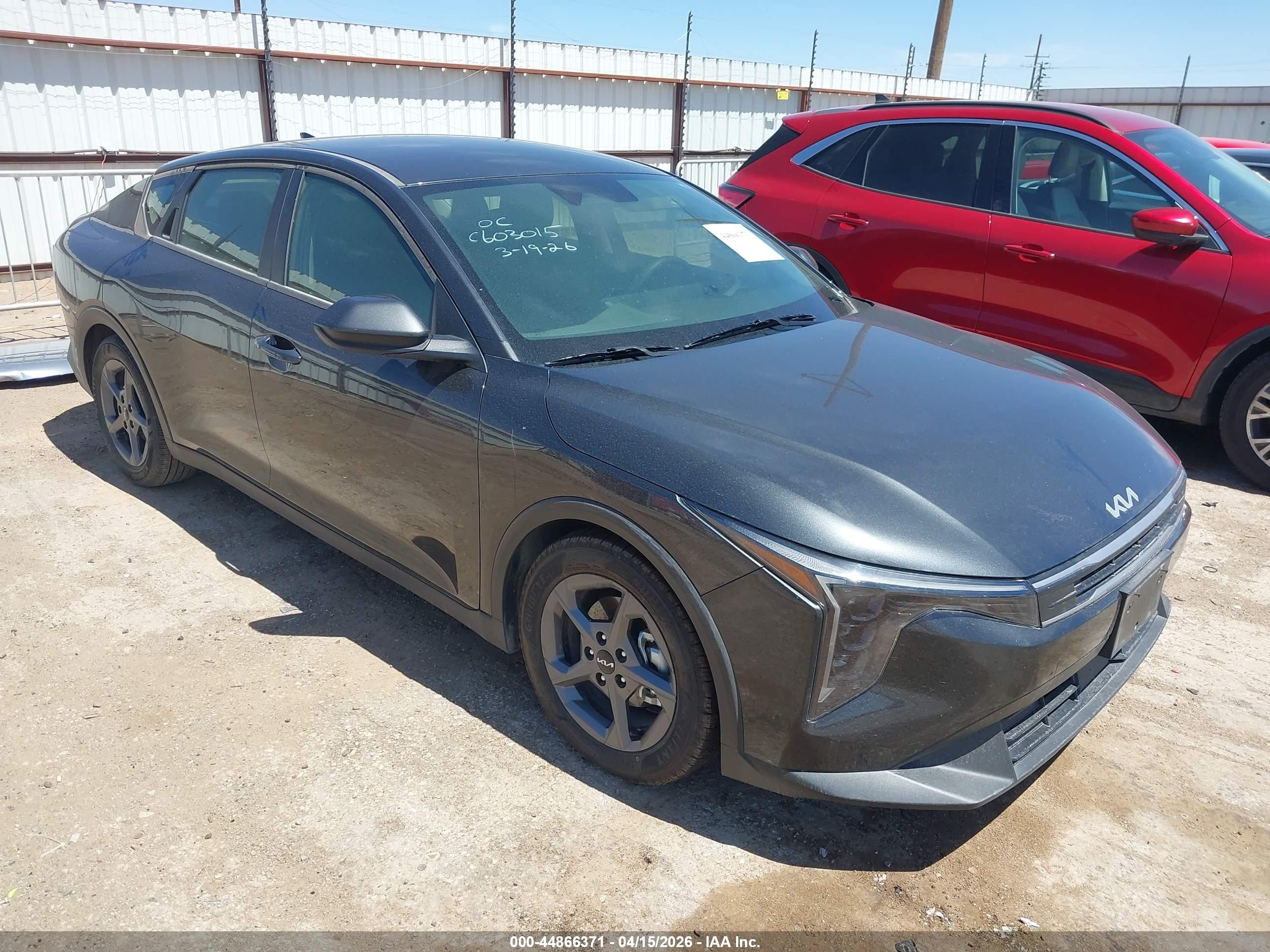 2025 Kia K4 LXS, VIN 3KPFT4DE3SE098014 — Пожар в салоне
