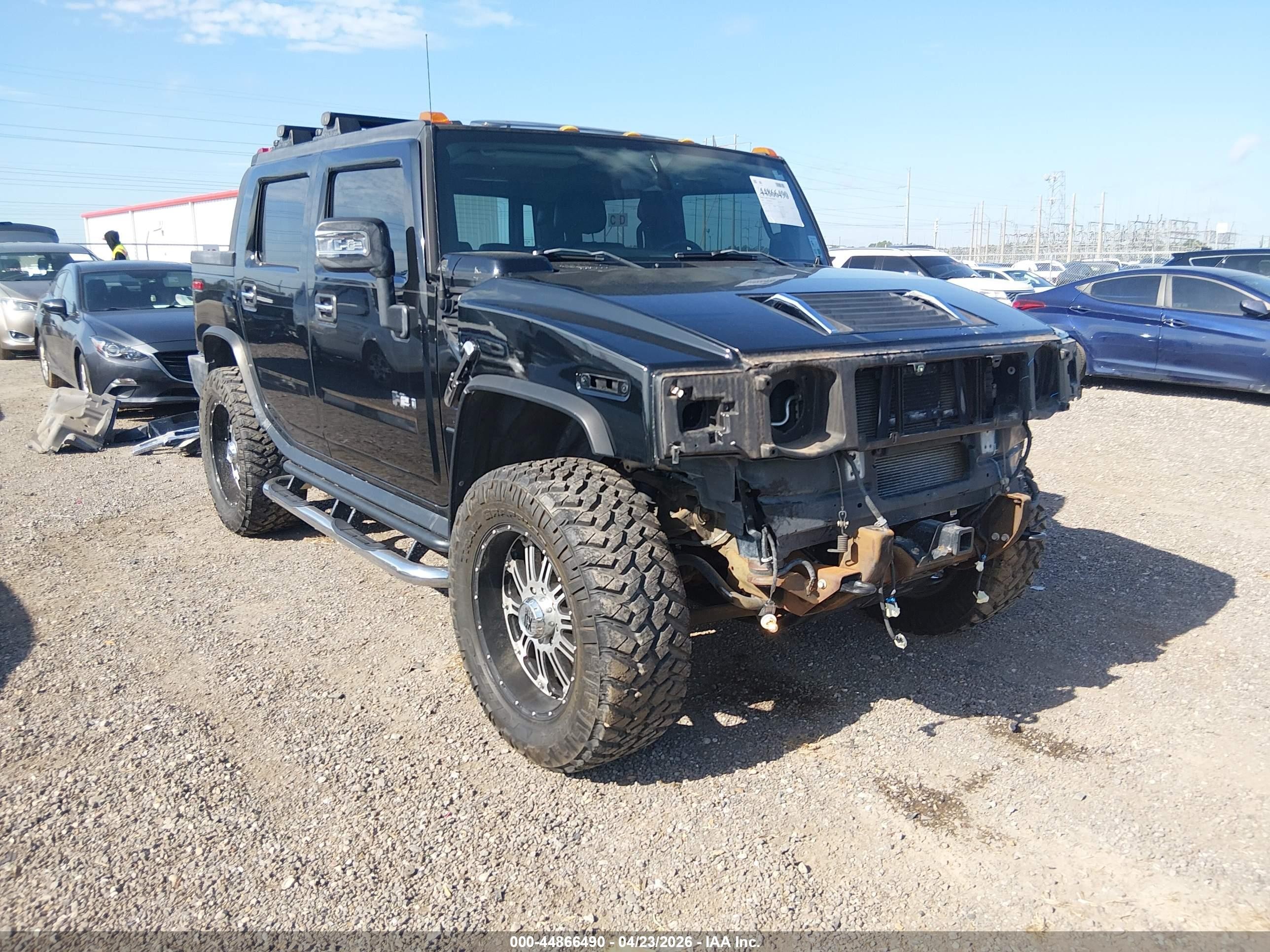 2009 Hummer H2, VIN 5GRGN02299H100464 — Front end