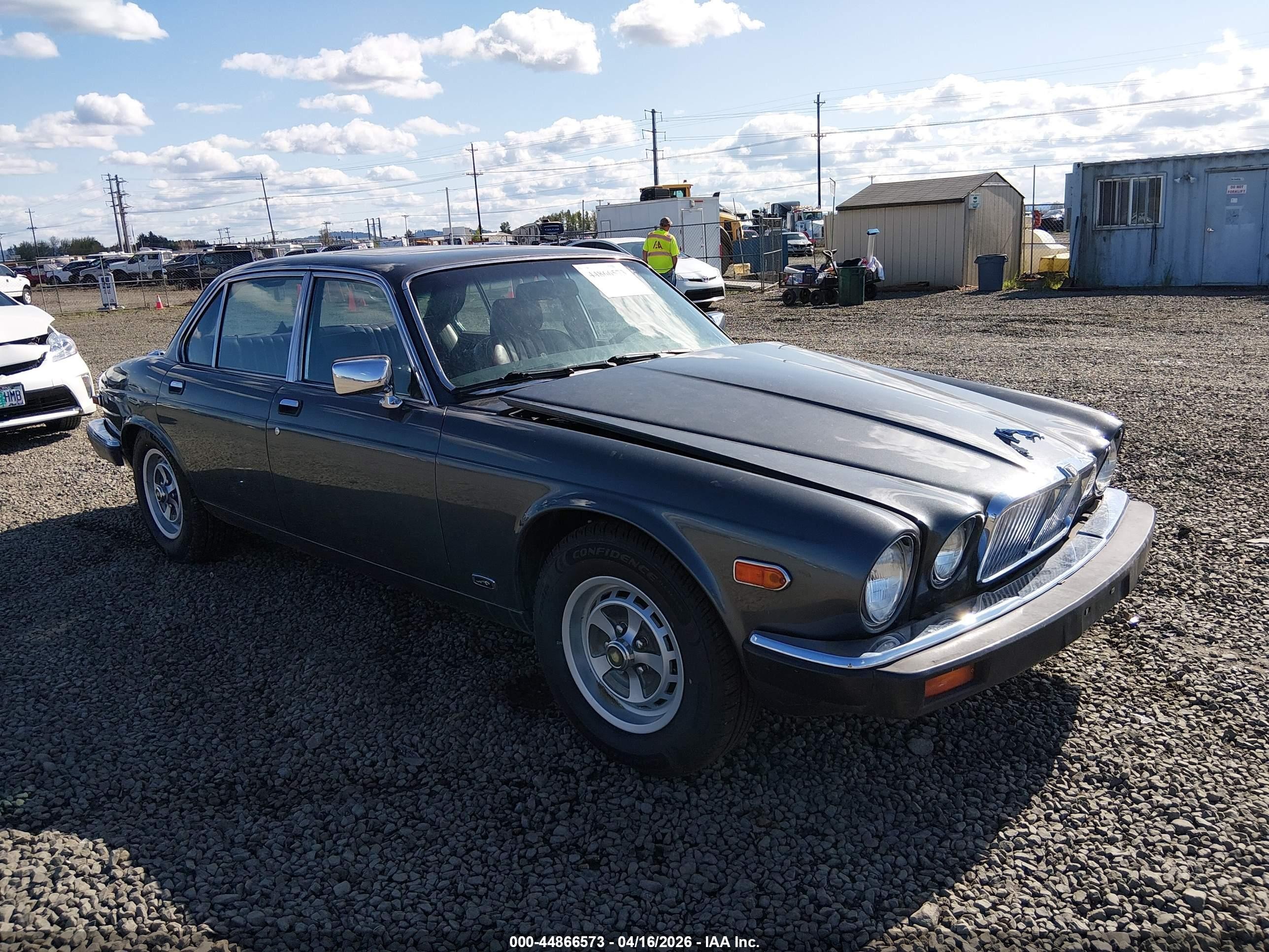 1985 Jaguar XJ, VIN SAJAV1347FC414251 — Normal wear