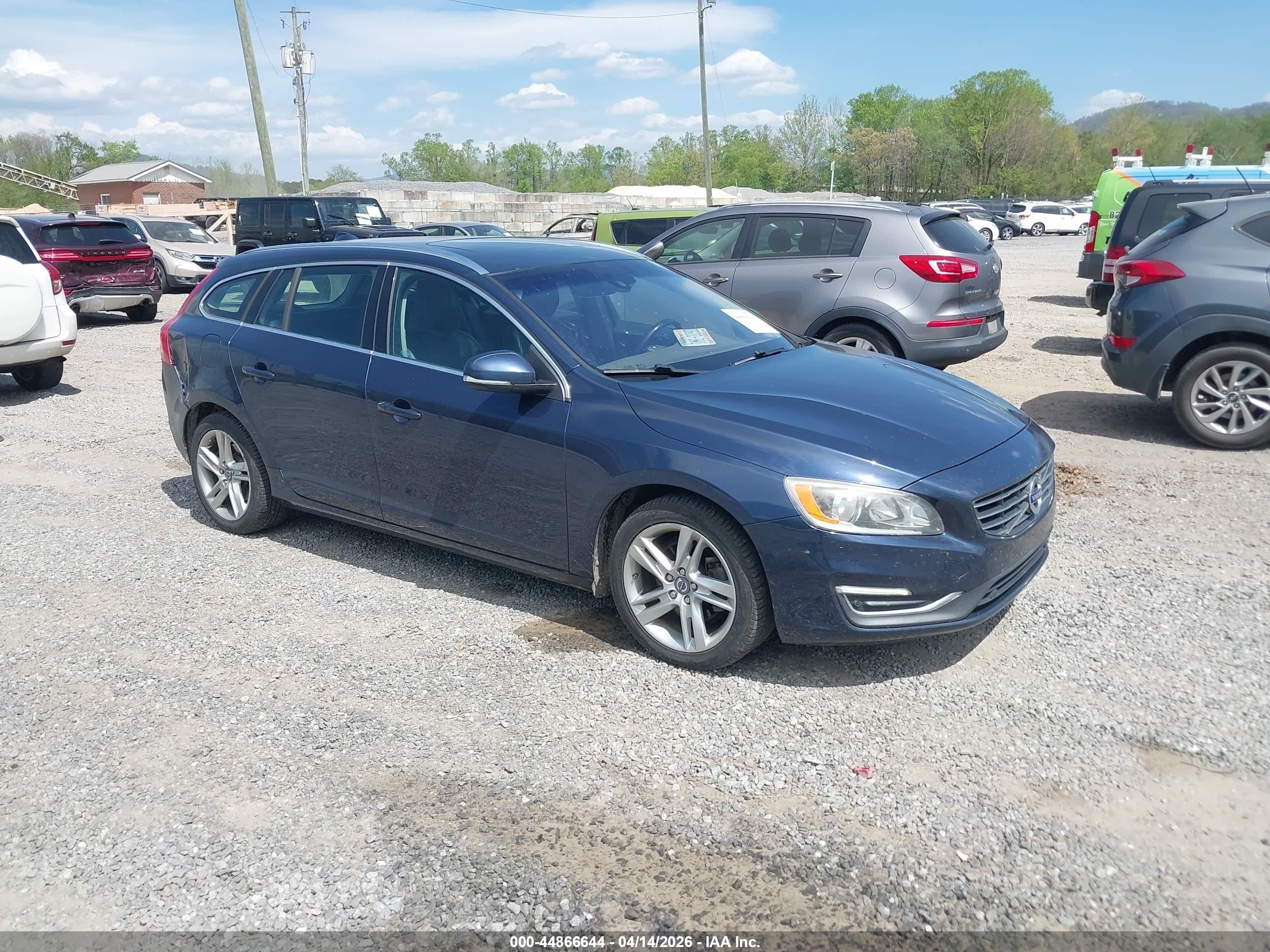 2015 Volvo V60 T5 Drive-E Premier, VIN YV140MEK3F1222032 — Rear end