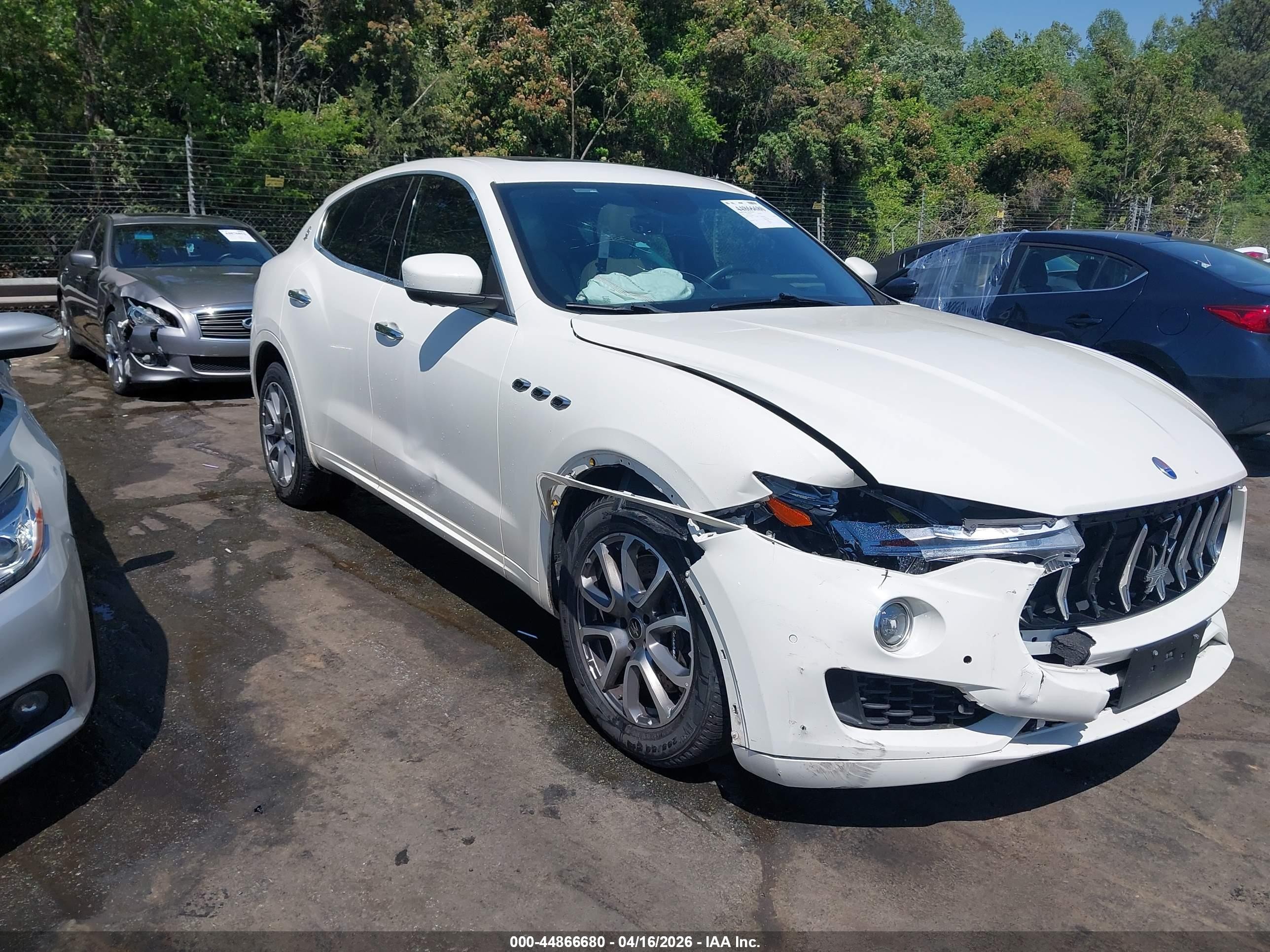 2020 Maserati Levante S, VIN ZN661YUA2LX344917 — Front end