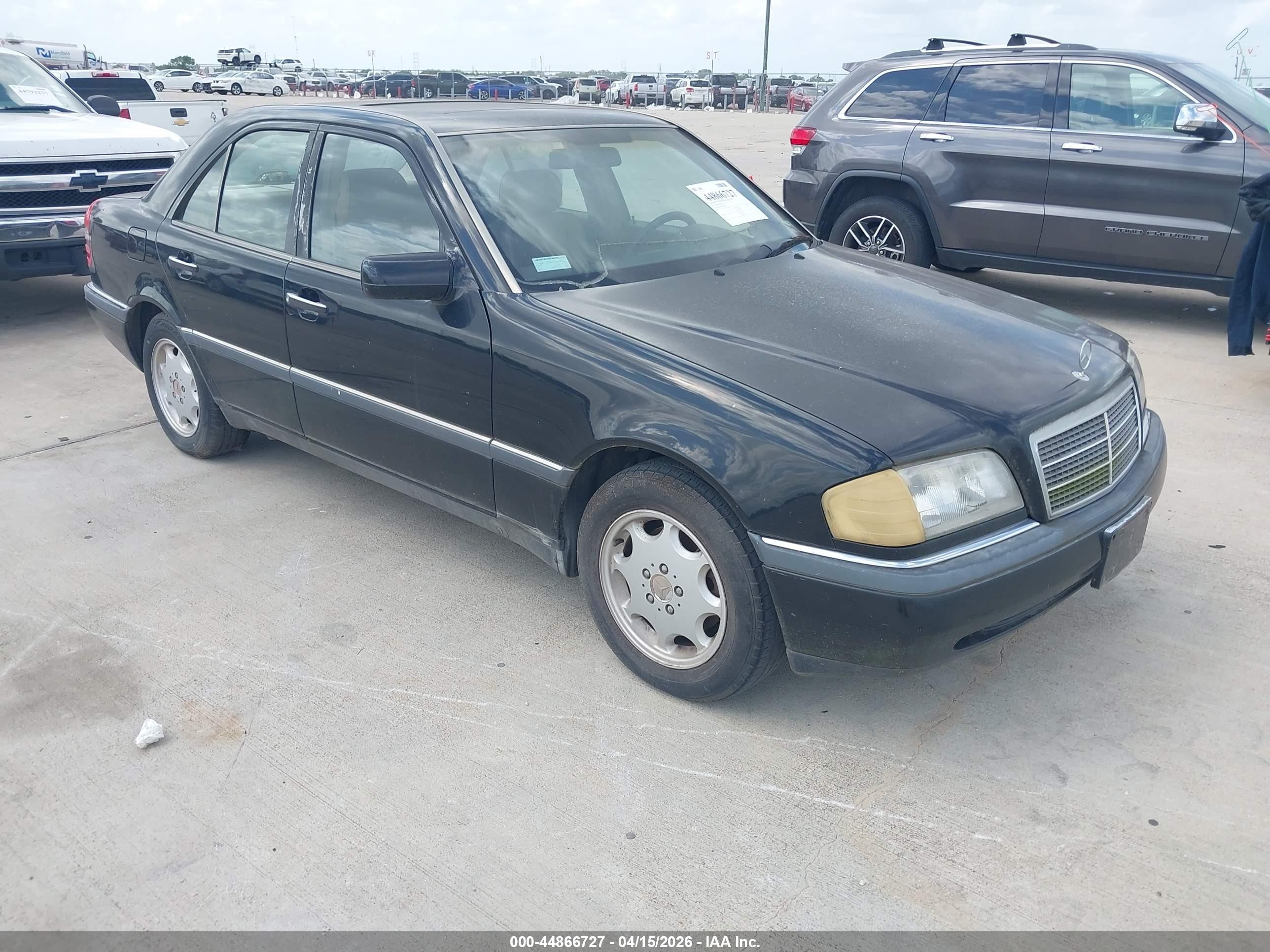 1995 Mercedes-Benz C, VIN WDBHA22E8SF157844 — Normal wear