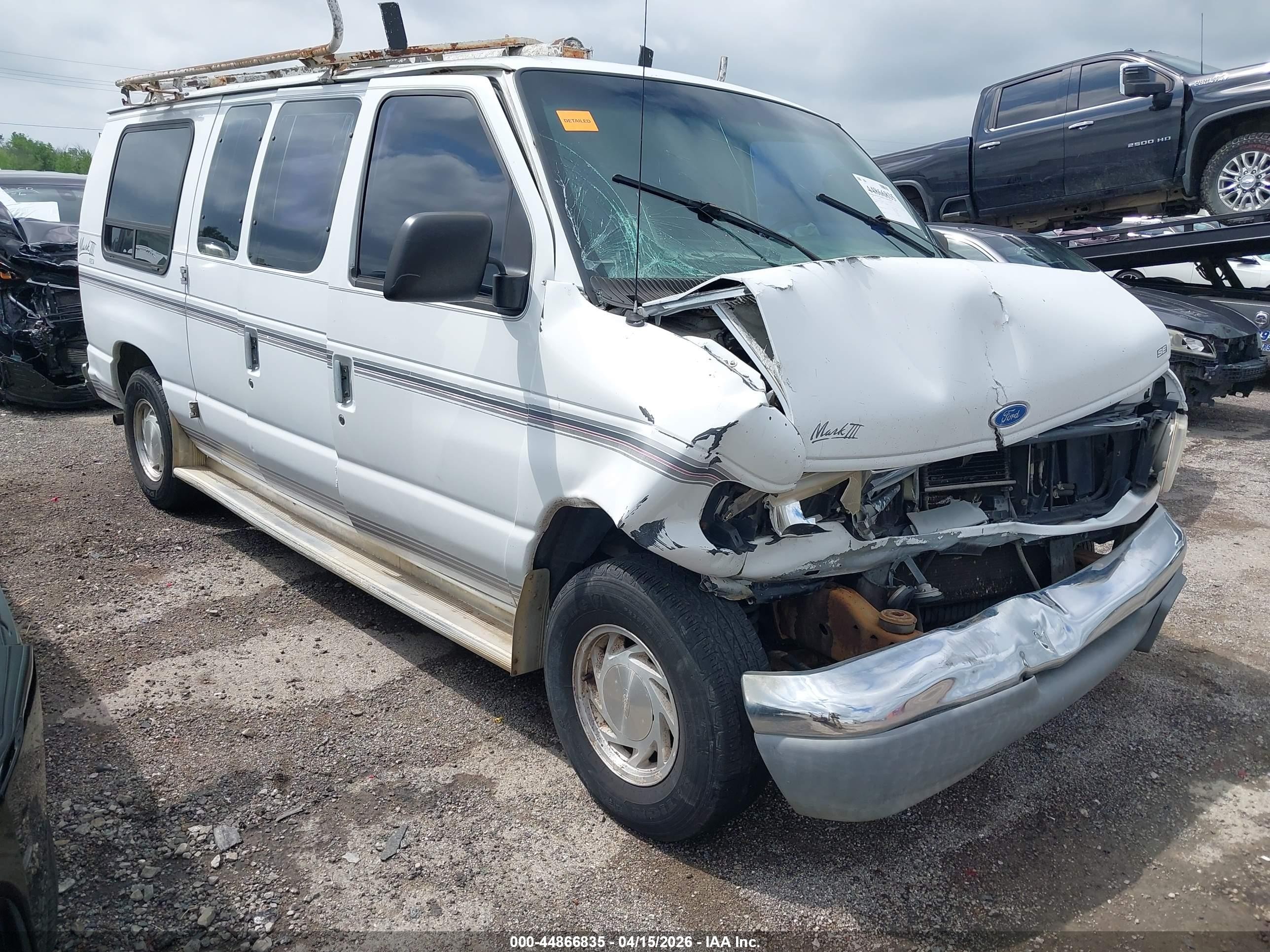 1997 Ford E-150, VIN 1FDEE1427VHC04193 — Front end