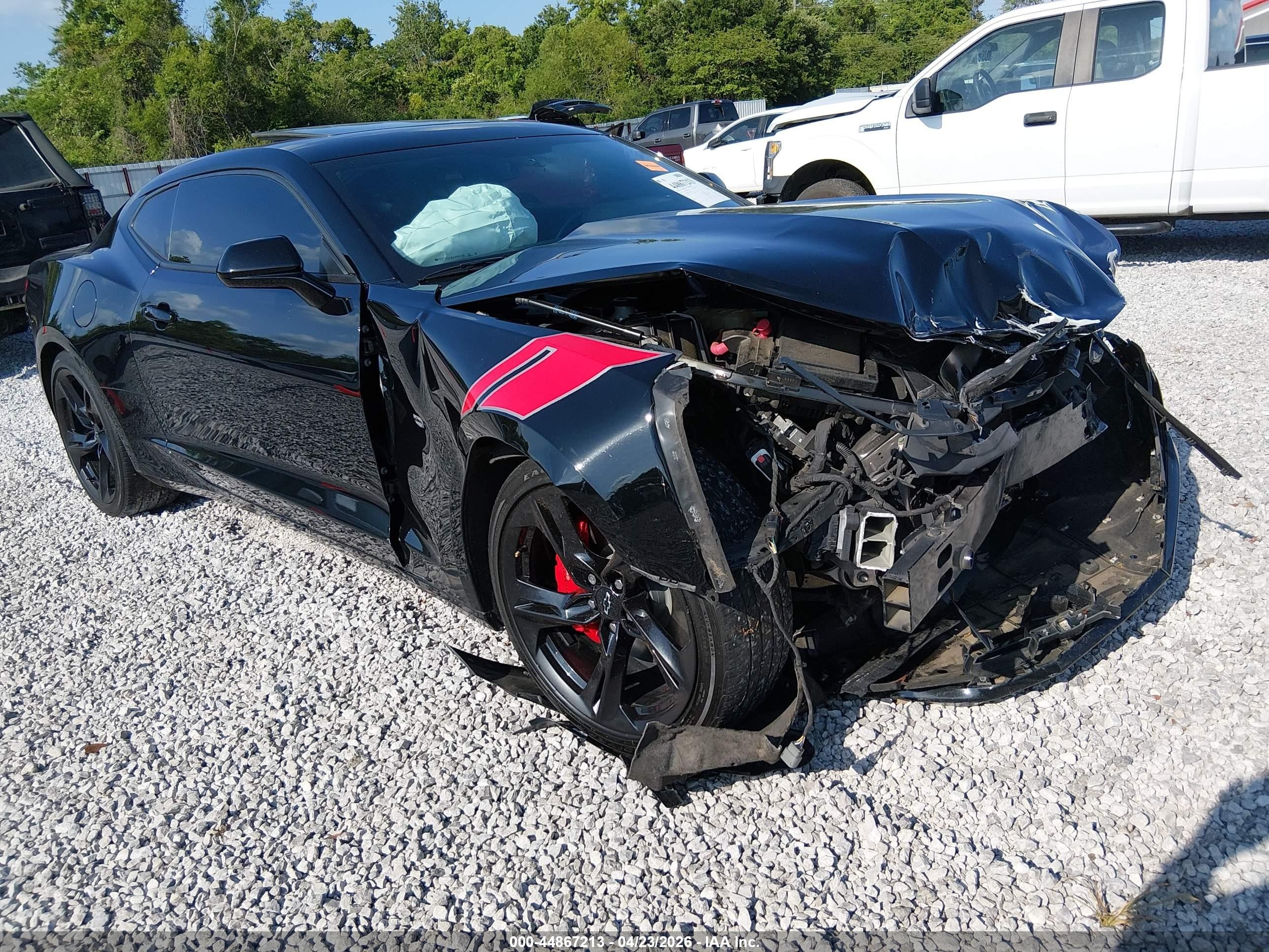 2021 Chevrolet Camaro 2LT, VIN 1G1FD1RS4M0141662 — Front end
