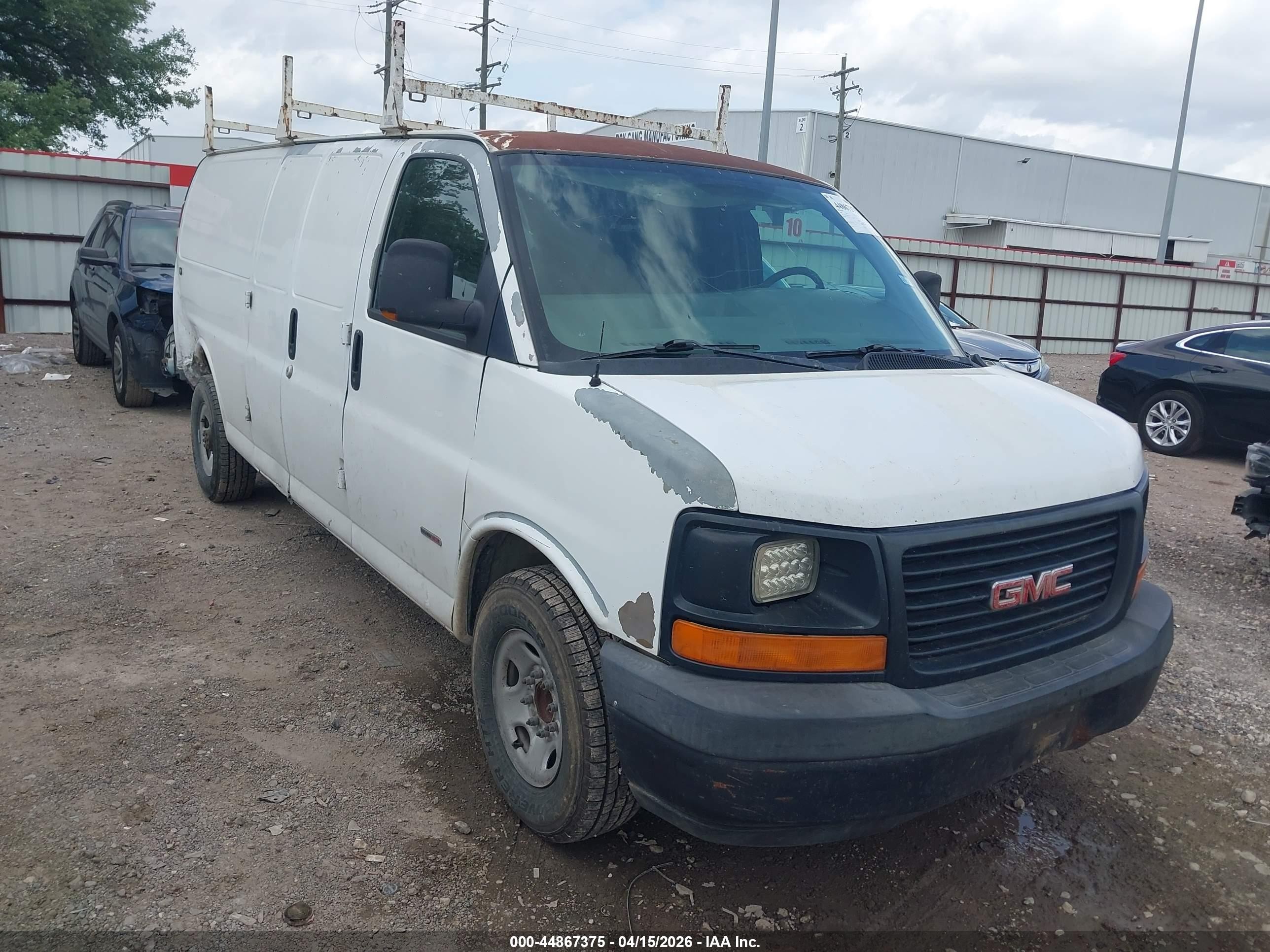 2008 GMC Savana, VIN 1GTHG396481157057 — Rear end
