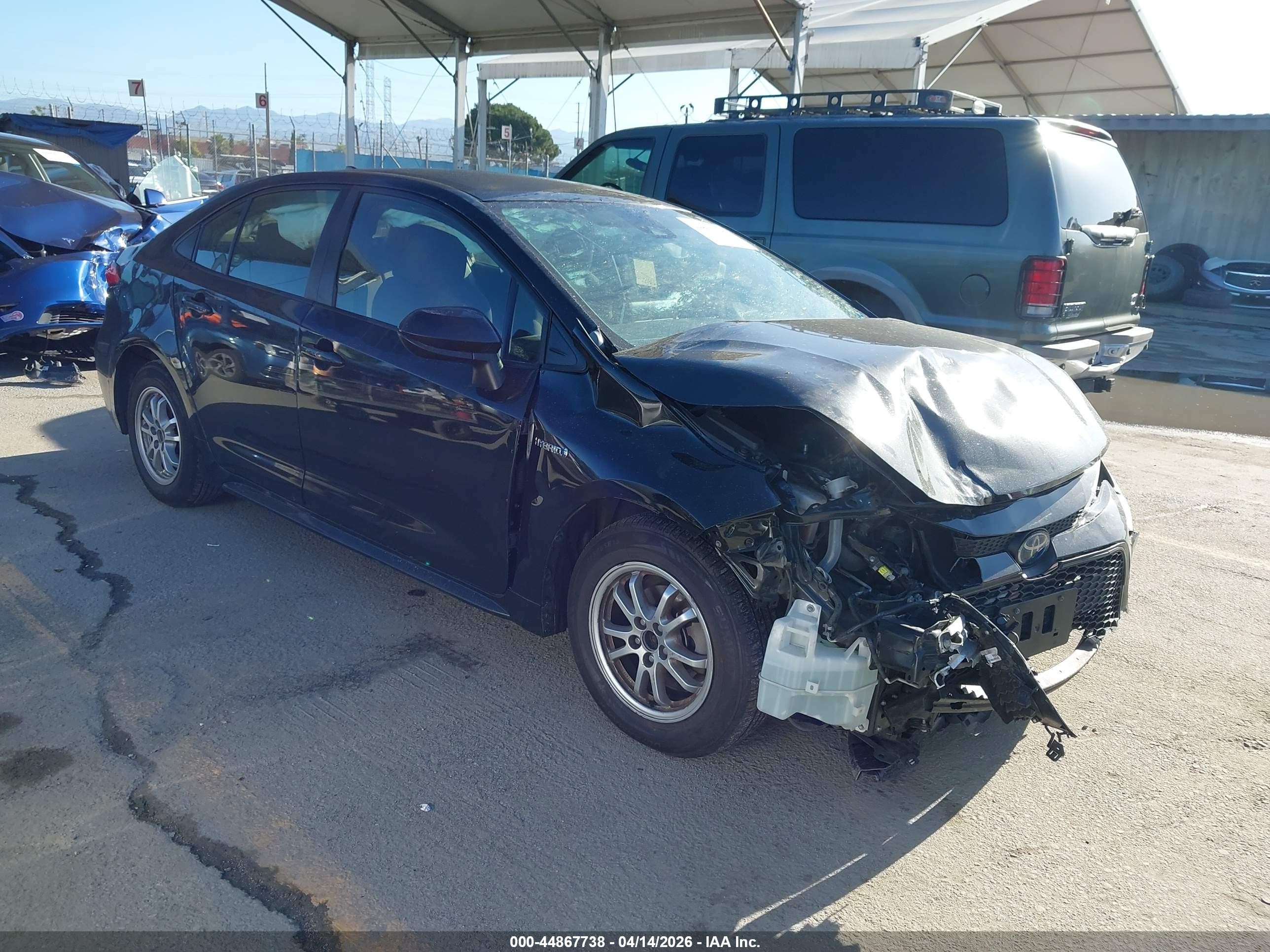 2021 Toyota Corolla Hybrid LE, VIN JTDEAMDE6MJ024545 — Front end