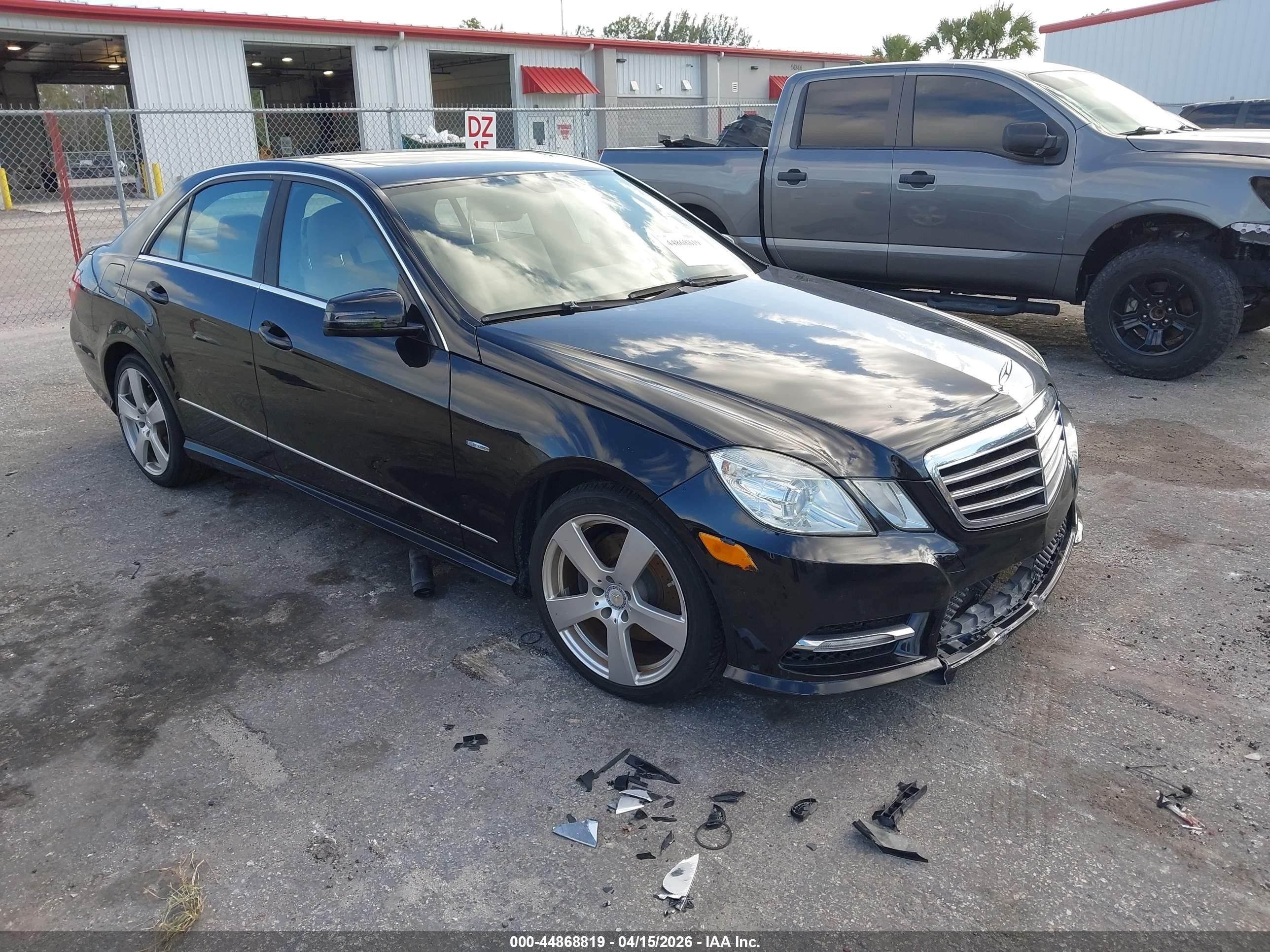 2012 Mercedes-Benz E 350 Sport, VIN WDDHF8JB6CA630335 — Front end