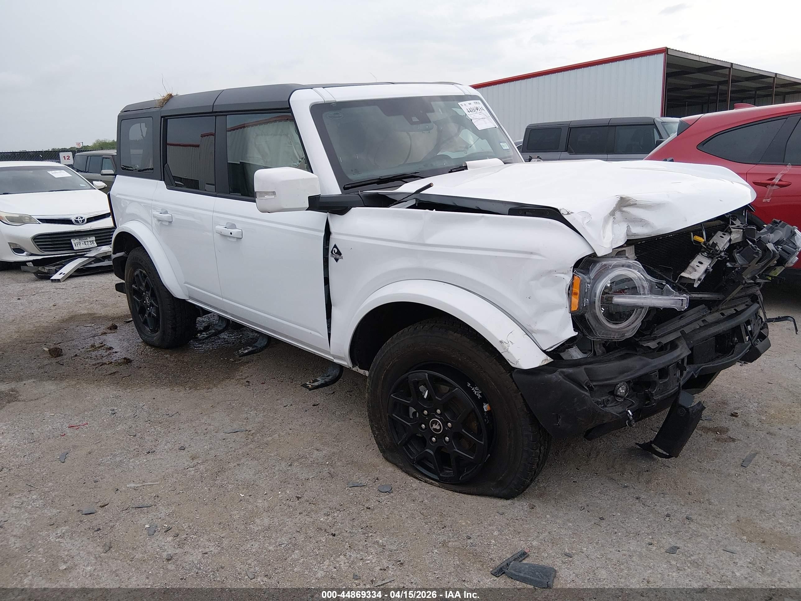 2025 Ford Bronco Outer Banks, VIN 1FMEE8BP8SLB15443 — Front end