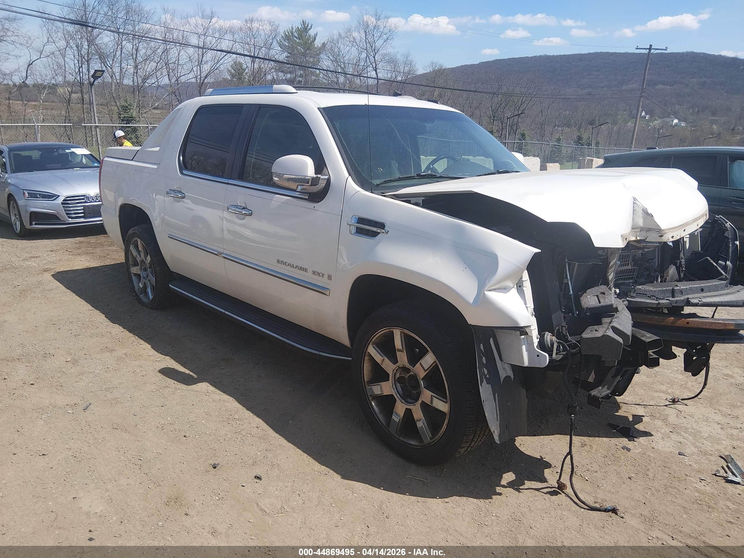 2008 Cadillac Escalade EXT, VIN 3GYFK62878G292970 — Front end