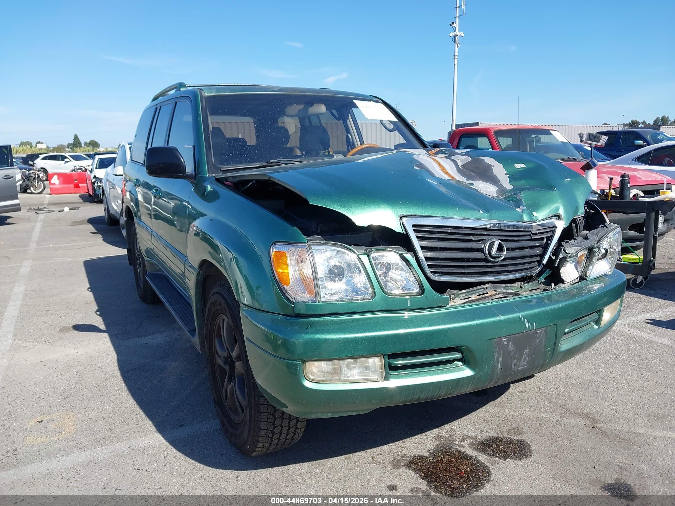 2002 Lexus LX 470, VIN JTJHT00W823518922 — Front end