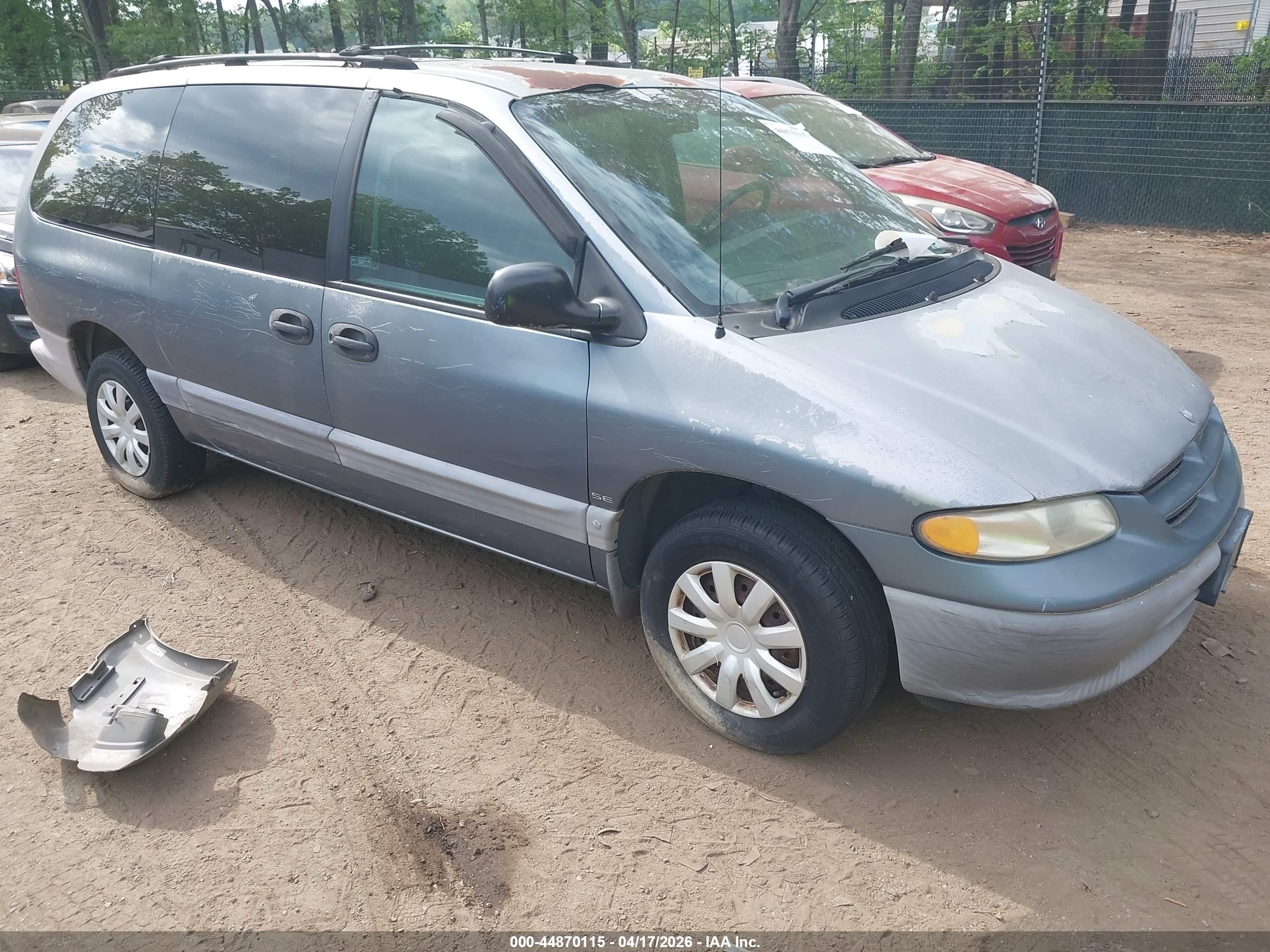 1996 Dodge Caravan SE, VIN 2B4GP44R9TR826055 — Normal wear