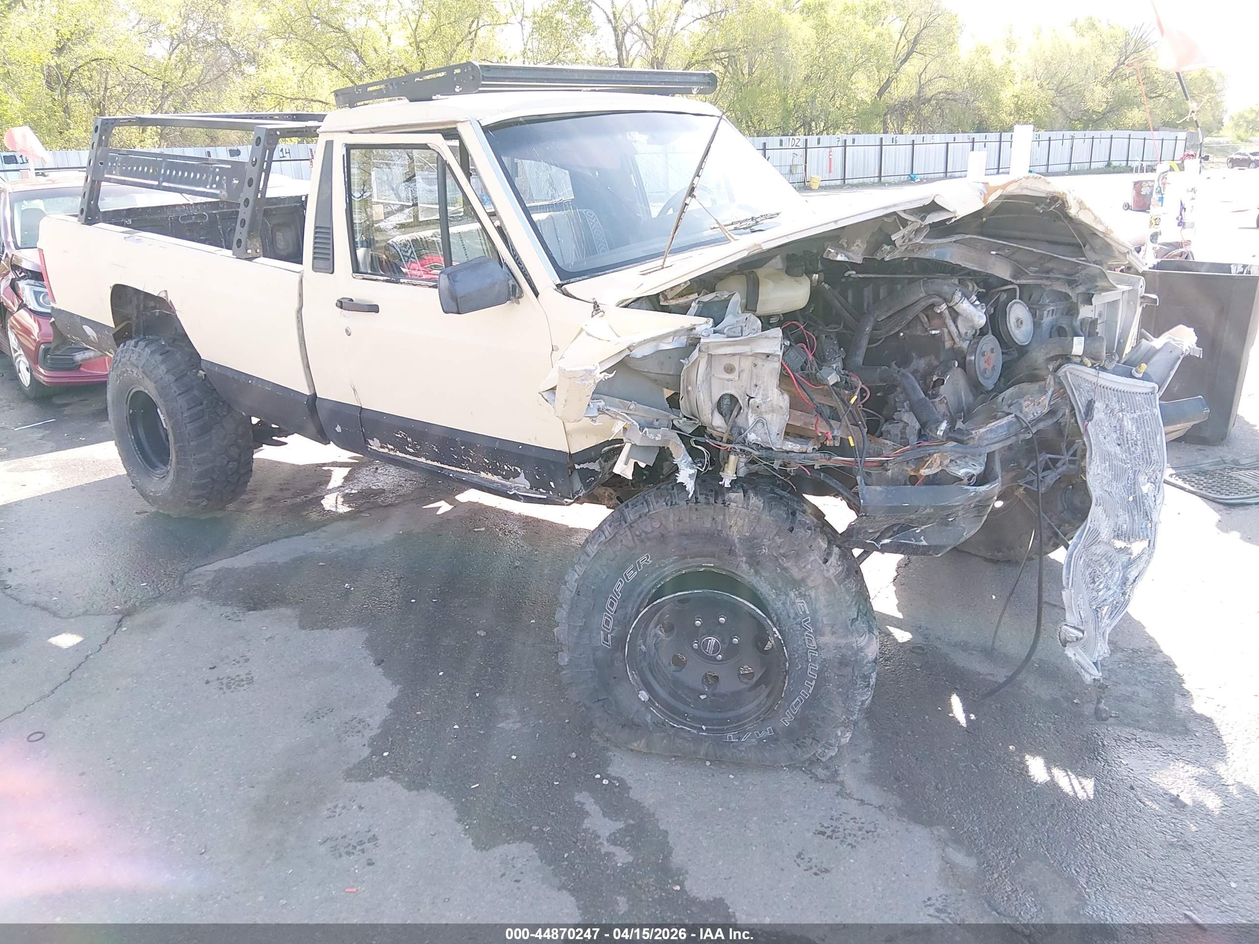 1987 Jeep Comanche, VIN 1JTML6517HT119881 — Перед