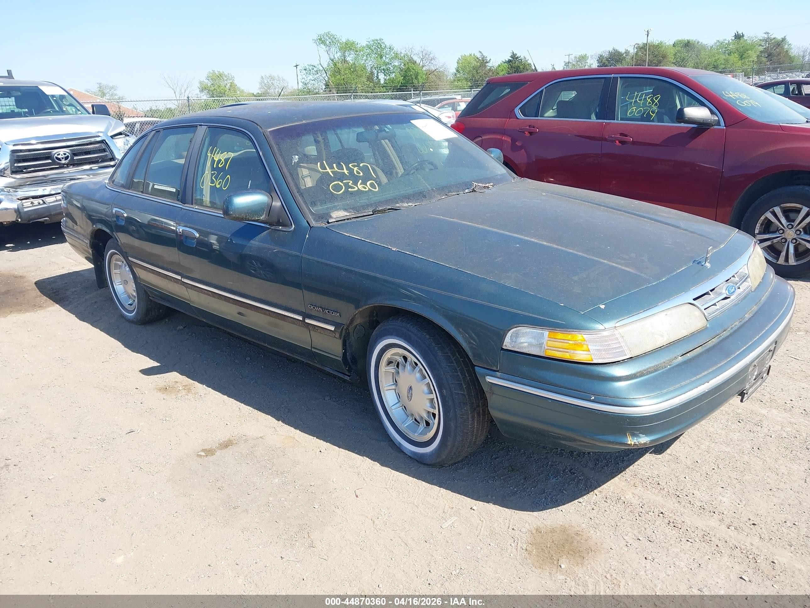 1995 Ford Crown Victoria LX, VIN 2FALP74W4SX103562 — Normal wear