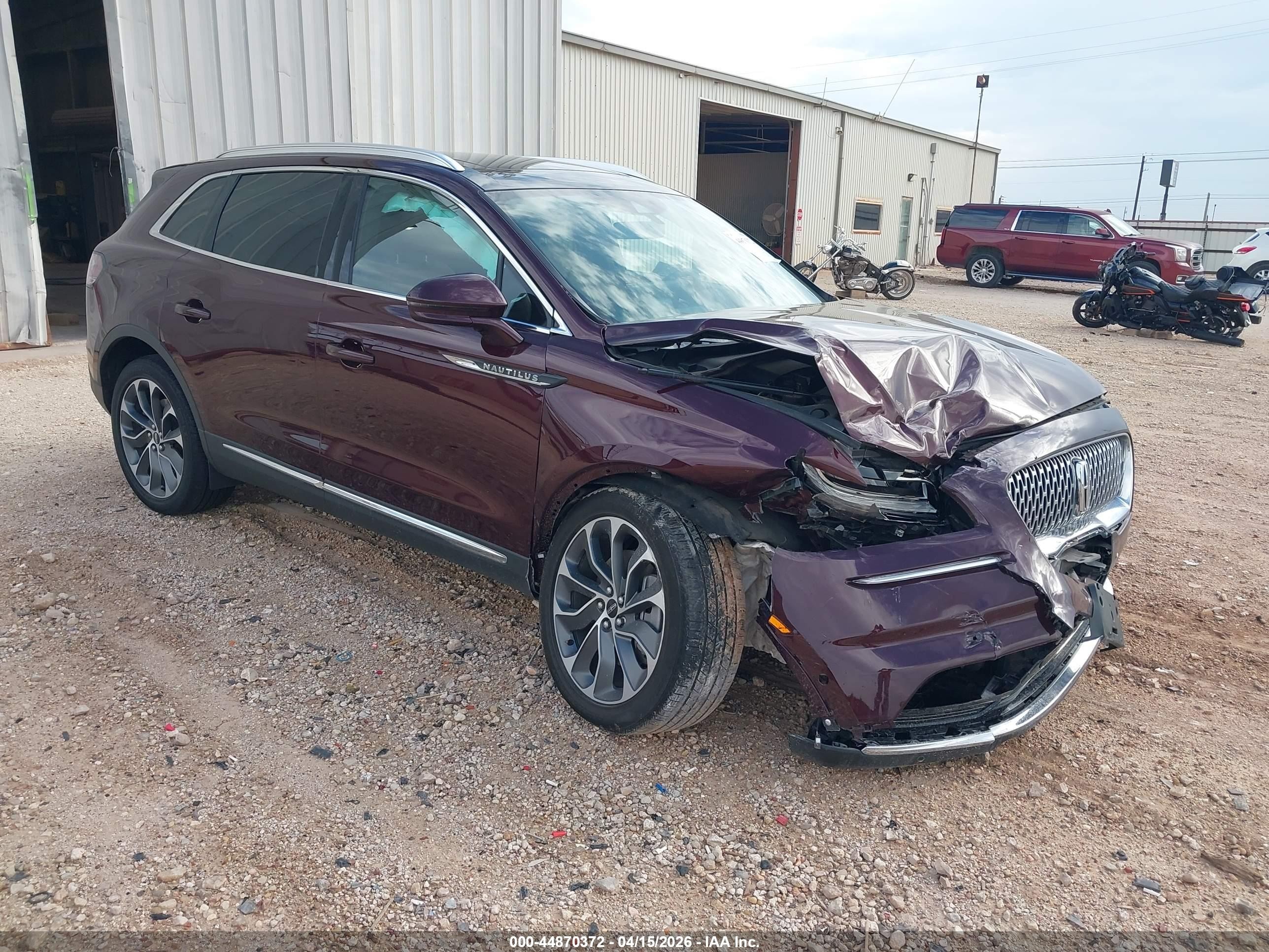 2022 Lincoln Nautilus Reserve, VIN 2LMPJ8KP1NBL14878 — Front end