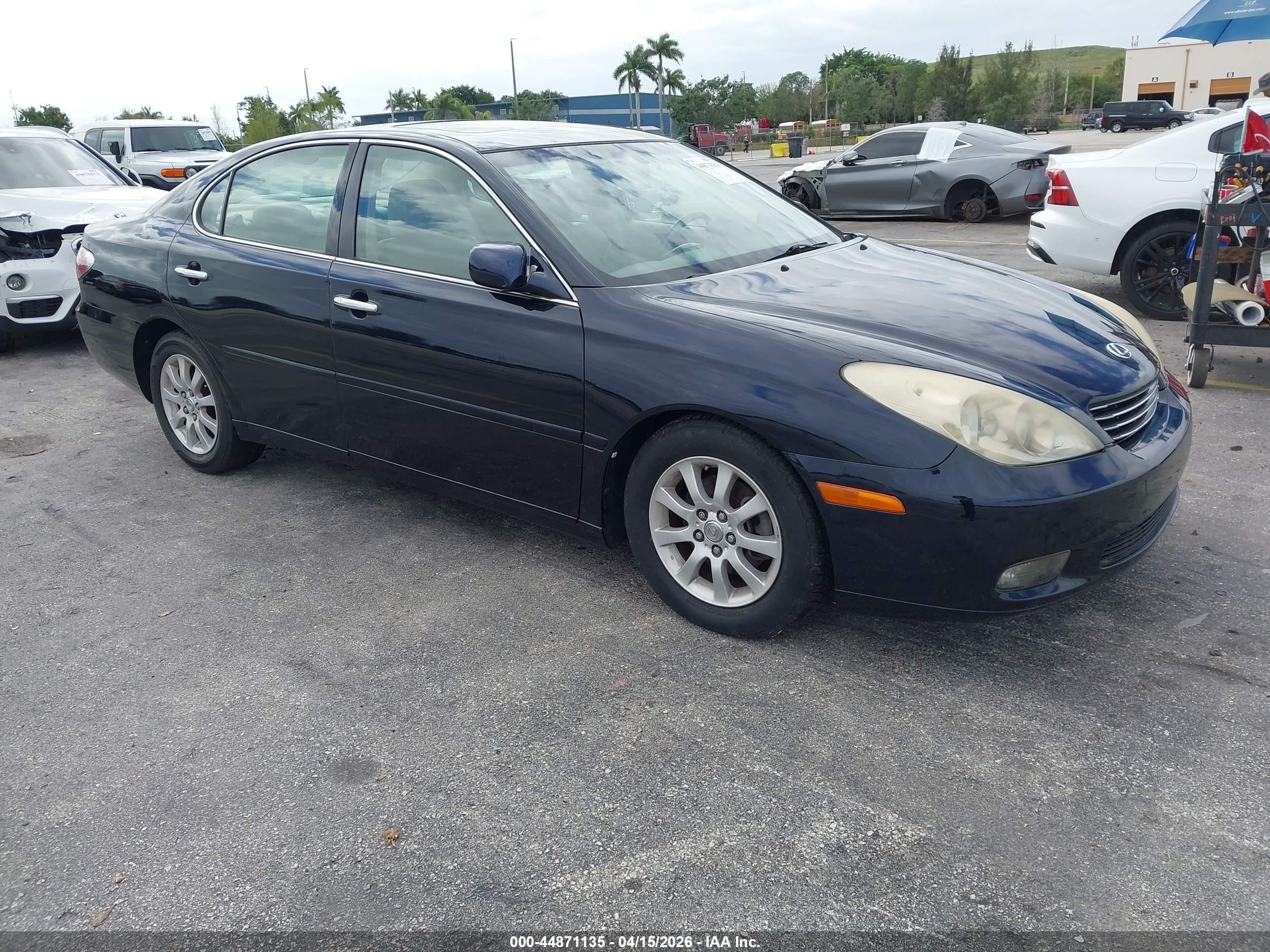 2003 Lexus ES 300, VIN JTHBF30G336009622 — Auction photo