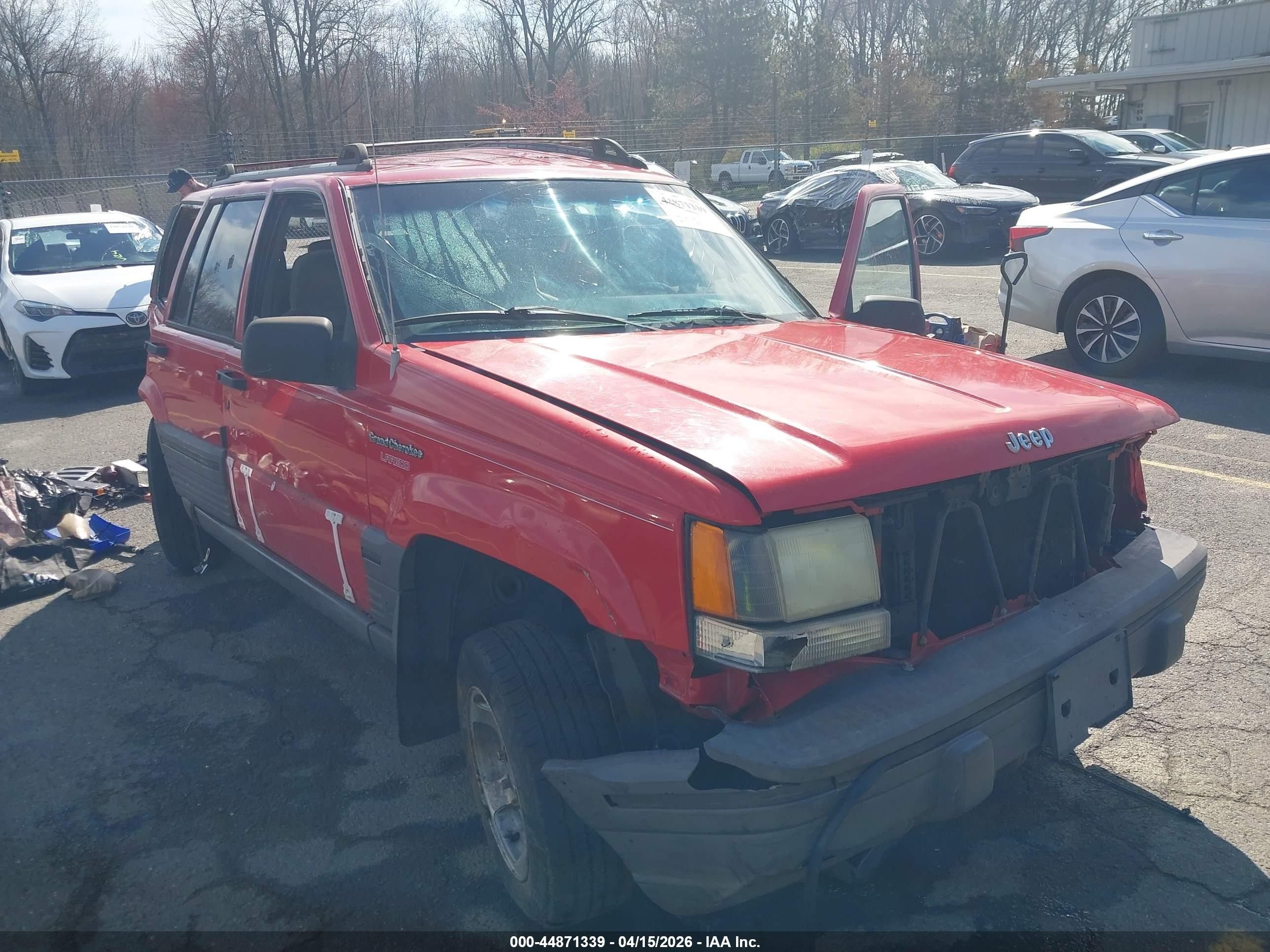 1995 Jeep Grand Cherokee Laredo, VIN 1J4GZ58S8SC774614 — Rear end