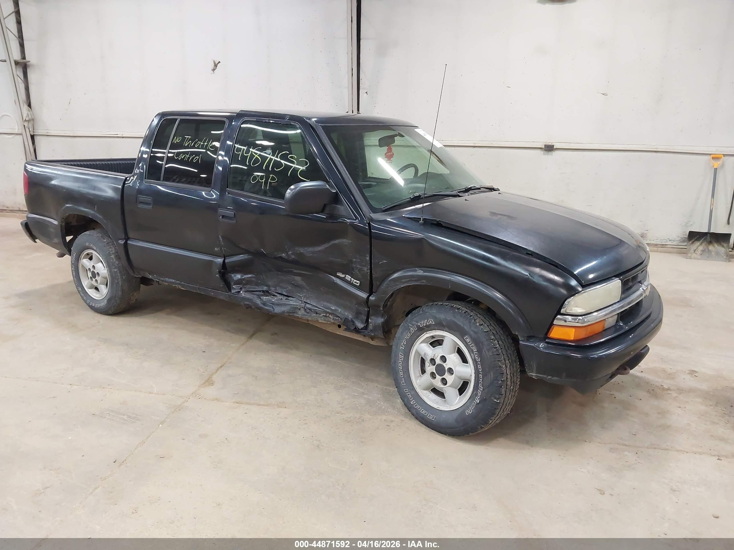 2004 Chevrolet S-10 LS, VIN 1GCDT13X84K137219 — Side