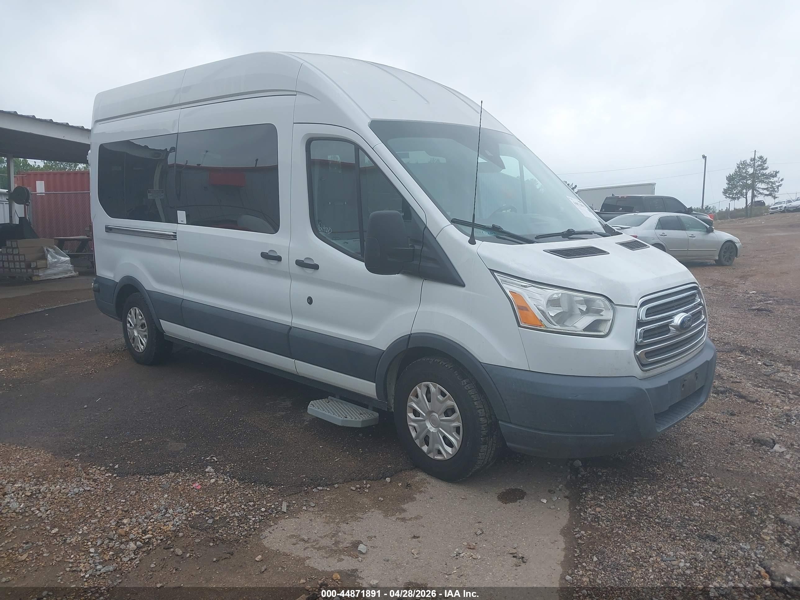 2016 Ford Transit Passenger XLT, VIN 1FBZX2XM0GKB25946 — Normal wear