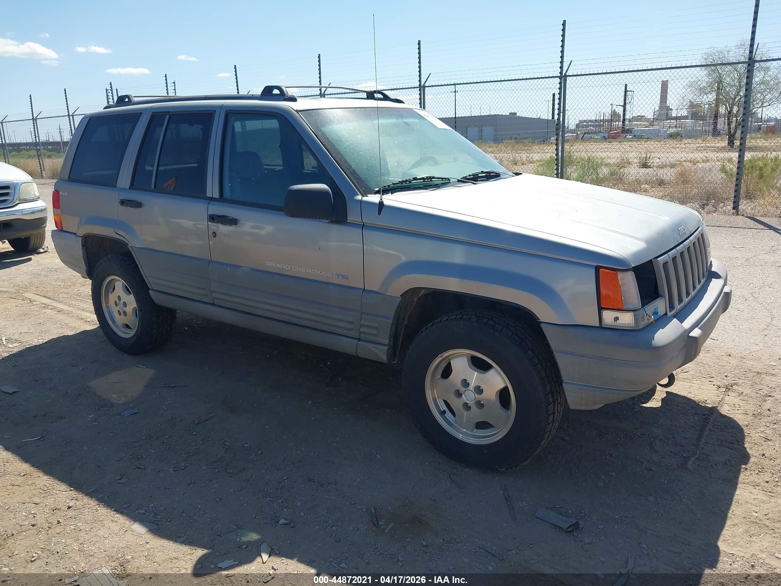 1997 Jeep Grand Cherokee Laredo, VIN 1J4GZ58S5VC729389 — Normal wear