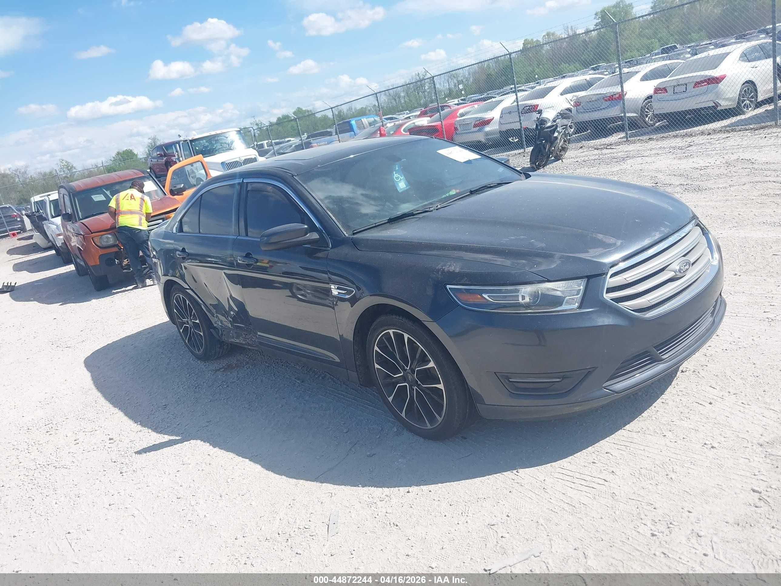 2017 Ford Taurus SEL, VIN 1FAHP2E81HG118429 — Side