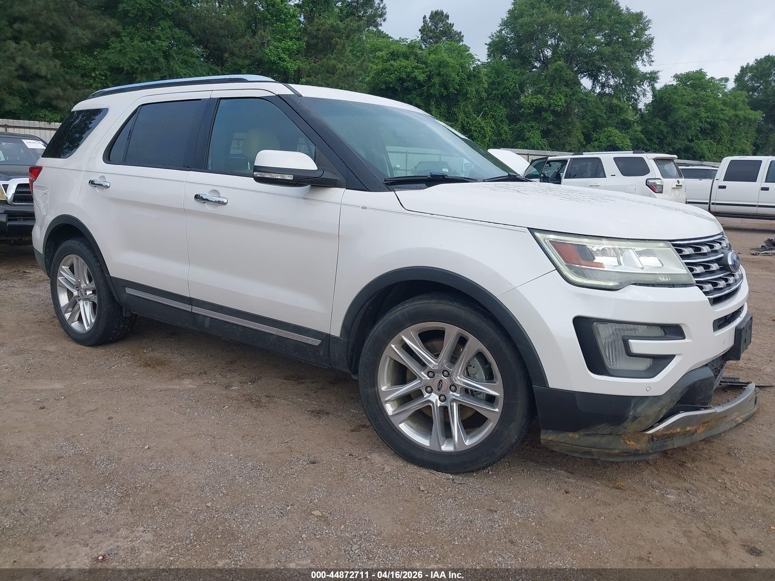 2017 Ford Explorer Limited, VIN 1FM5K7F89HGB62682 — Front end