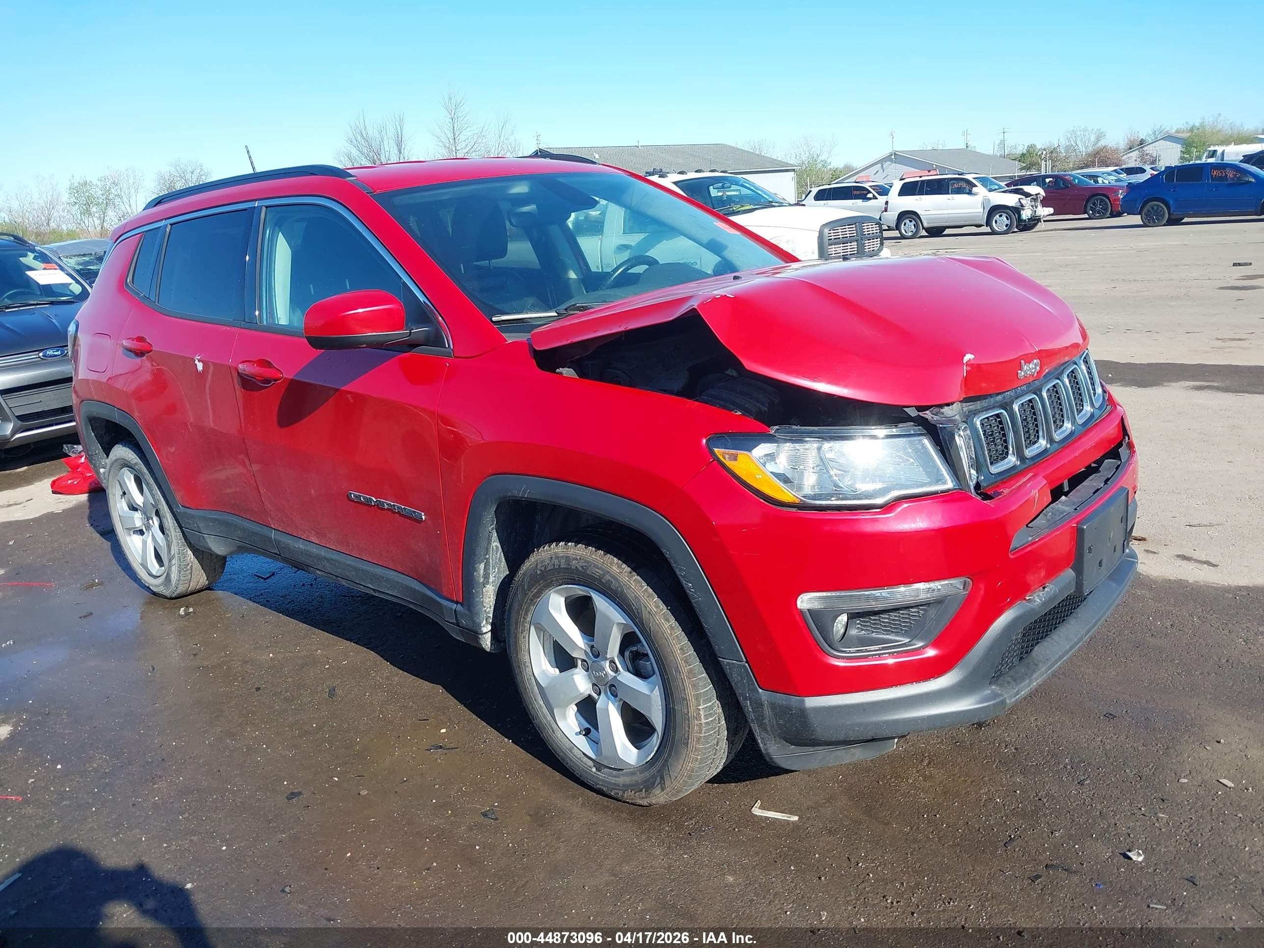 2018 Jeep Compass Latitude, VIN 3C4NJDBB9JT350384 — Front end