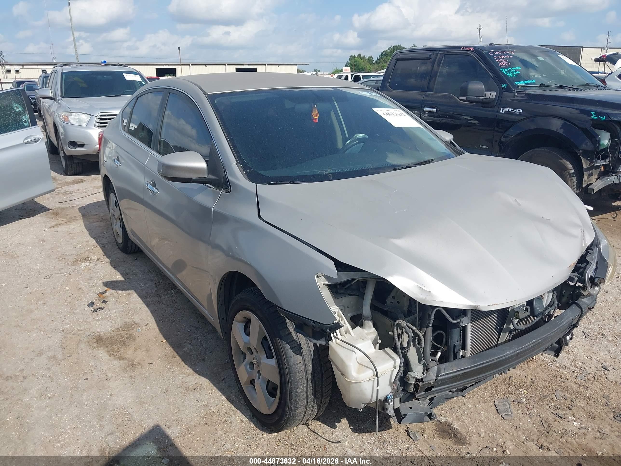 2018 Nissan Sentra S, VIN 3N1AB7AP2JY249235 — Front end