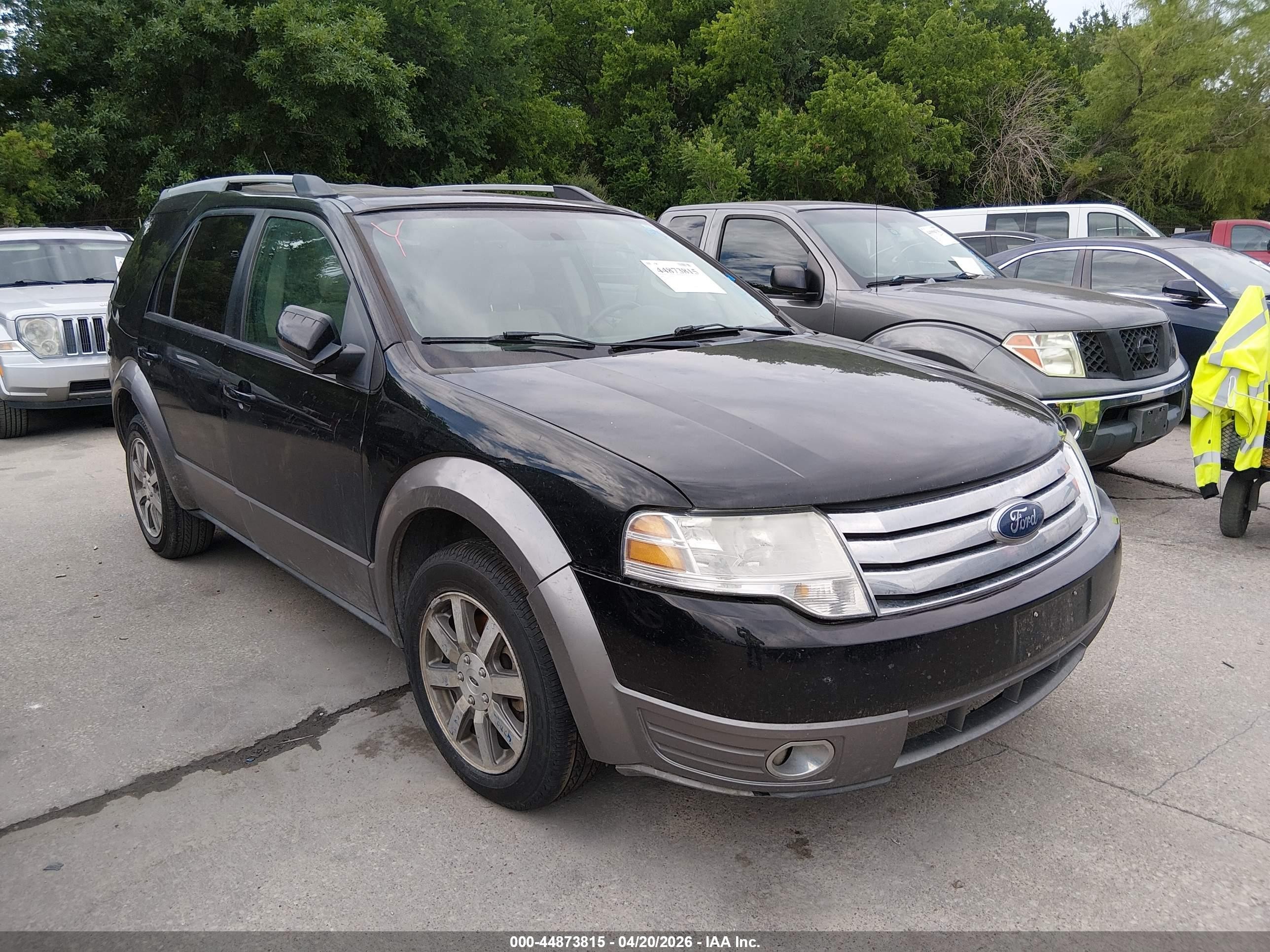2008 Ford Taurus X SEL, VIN 1FMDK02W18GA44441 — Side