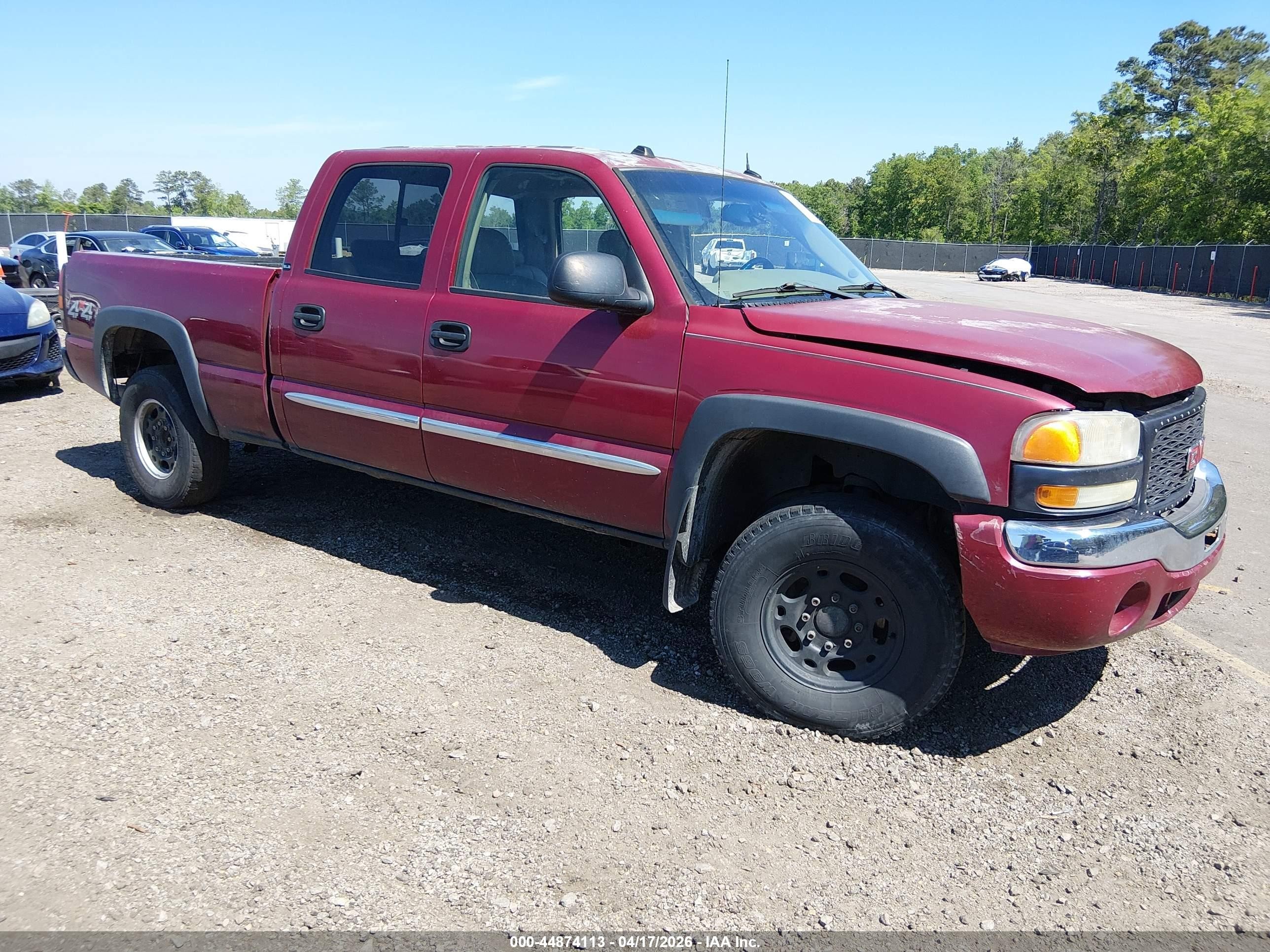 2005 GMC Sierra 1500HD SLE, VIN 1GTGK13U05F870896 — Front end