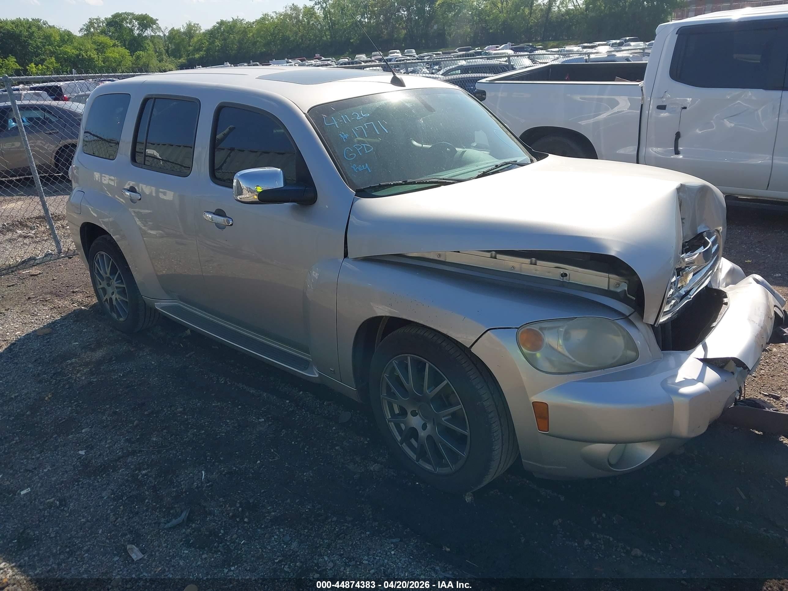 2008 Chevrolet HHR LT, VIN 3GNDA53P78S625740 — Front end