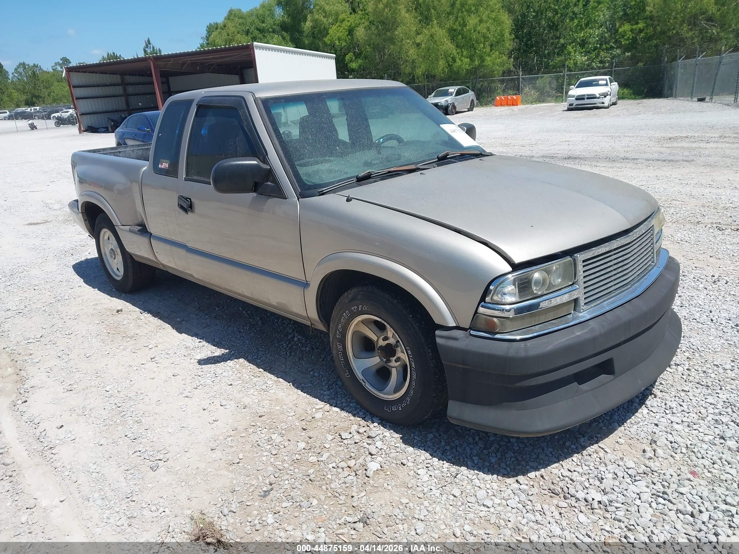 2000 Chevrolet S-10 LS, VIN 1GCCS1948YK124973 — Not stated