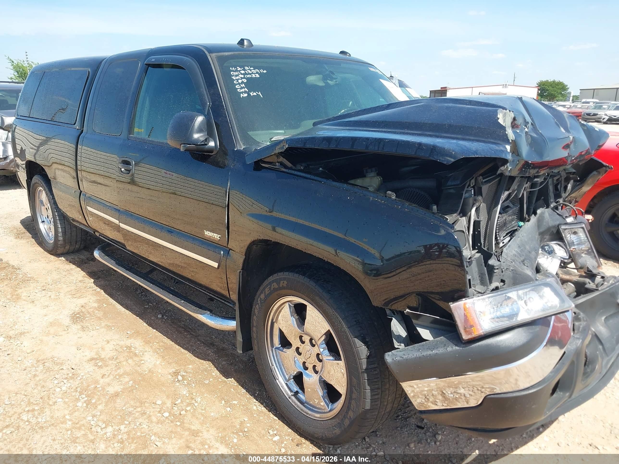 2005 Chevrolet Silverado SS, VIN 2GCEC19N851290033 — Front end