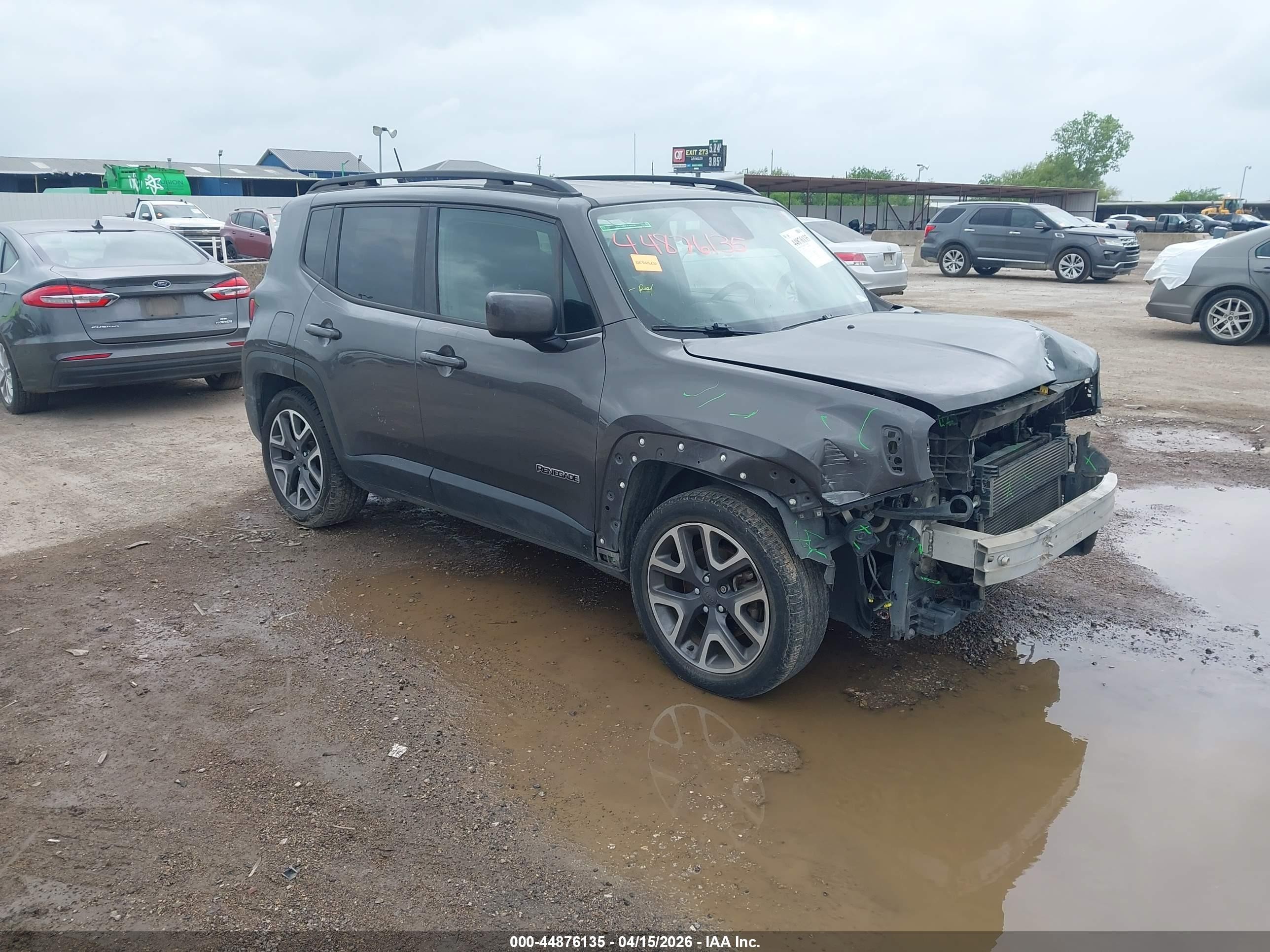 2017 Jeep Renegade Latitude, VIN ZACCJABB2HPG45088 — Front end