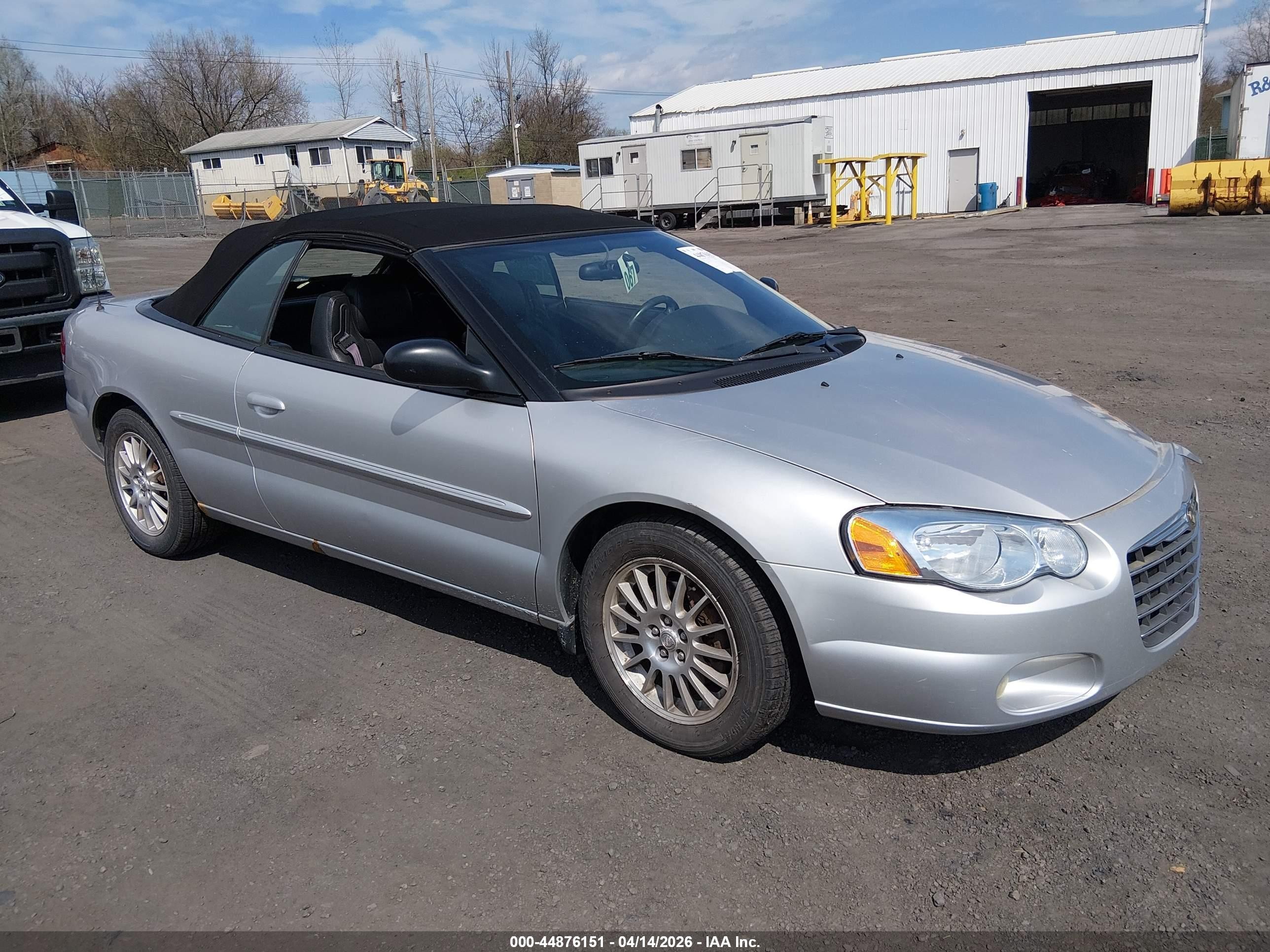 2005 Chrysler Sebring Touring, VIN 1C3EL55R35N503442 — Перед