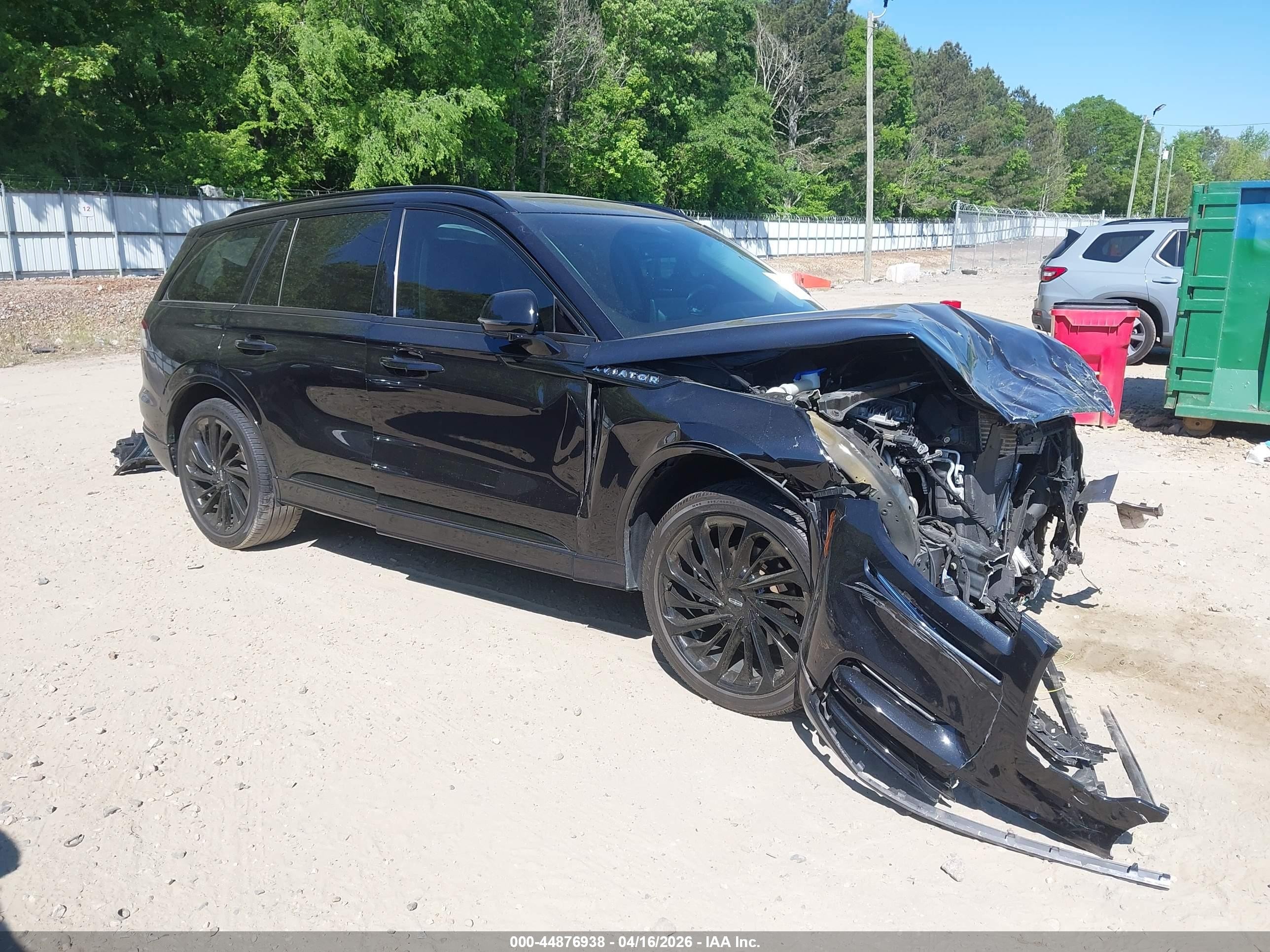 2022 Lincoln Aviator Reserve, VIN 5LM5J7WC3NGL13953 — Front end