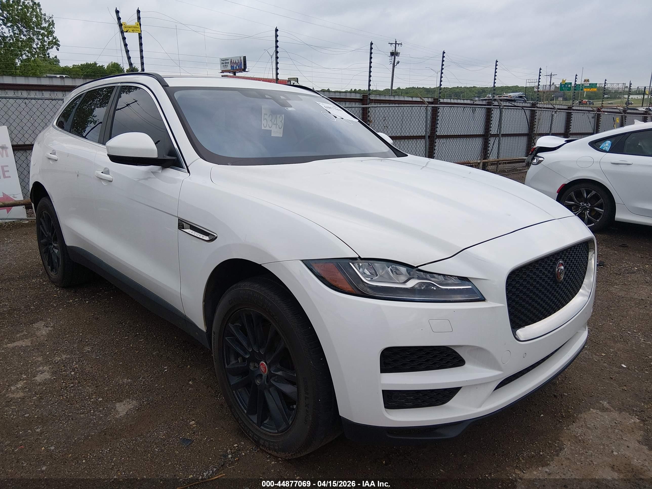 2017 Jaguar F-Pace 20d Prestige, VIN SADCK2BN9HA490878 — Град