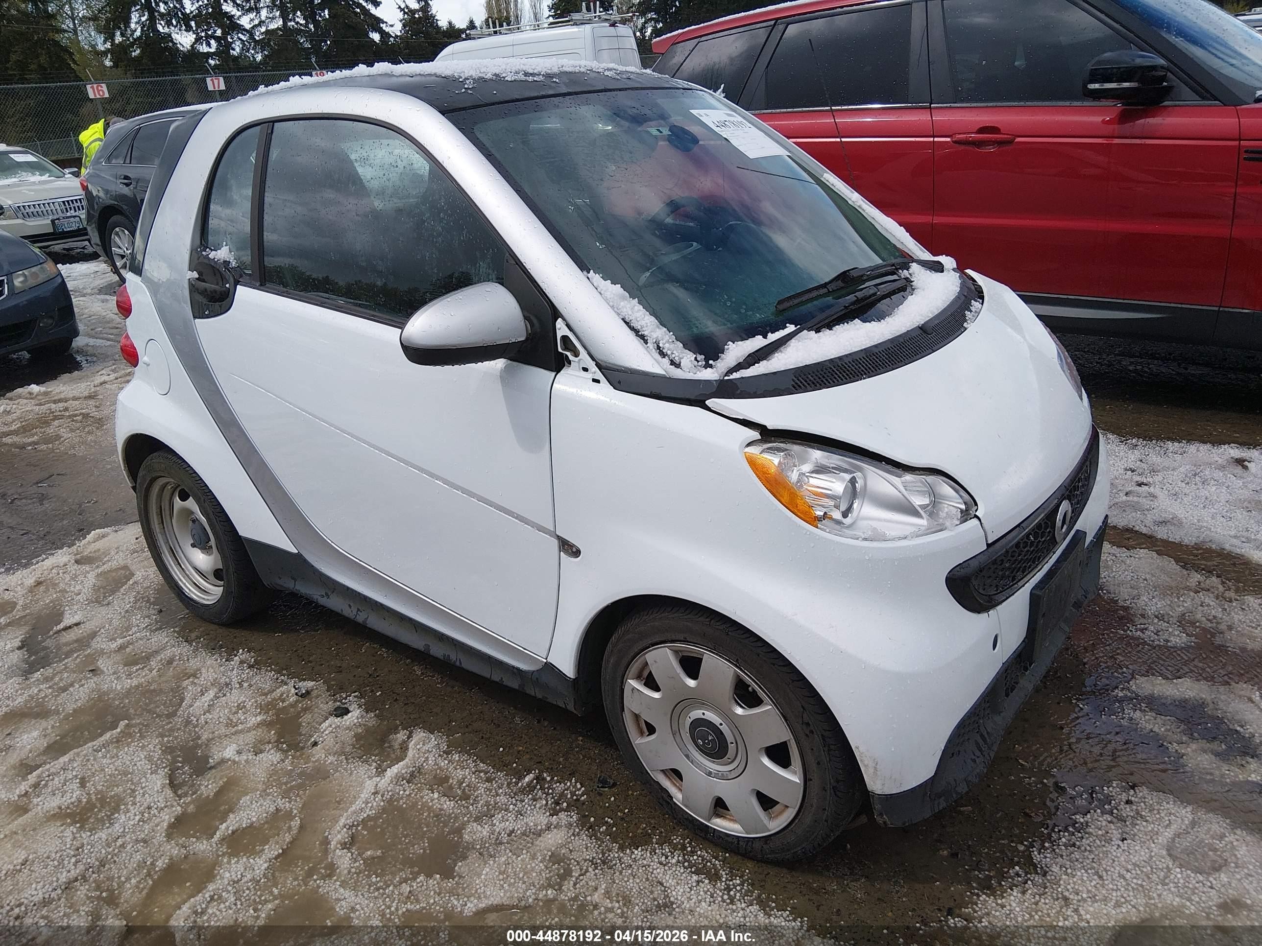 2014 Smart fortwo Passion, VIN WMEEJ3BA3EK778185 — Front end