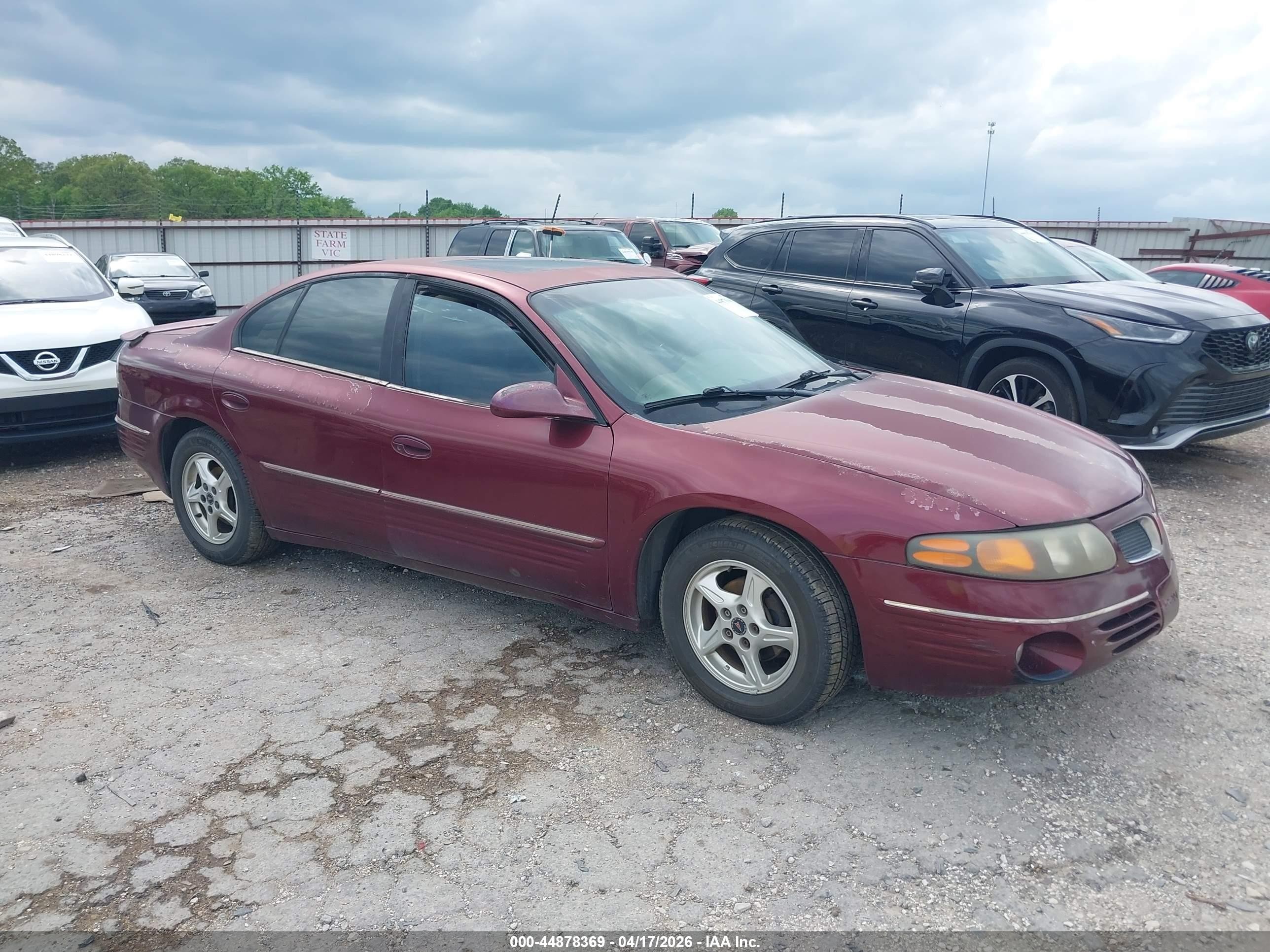 2000 Pontiac Bonneville SE, VIN 1G2HX54K4Y4196475 — Engine fire