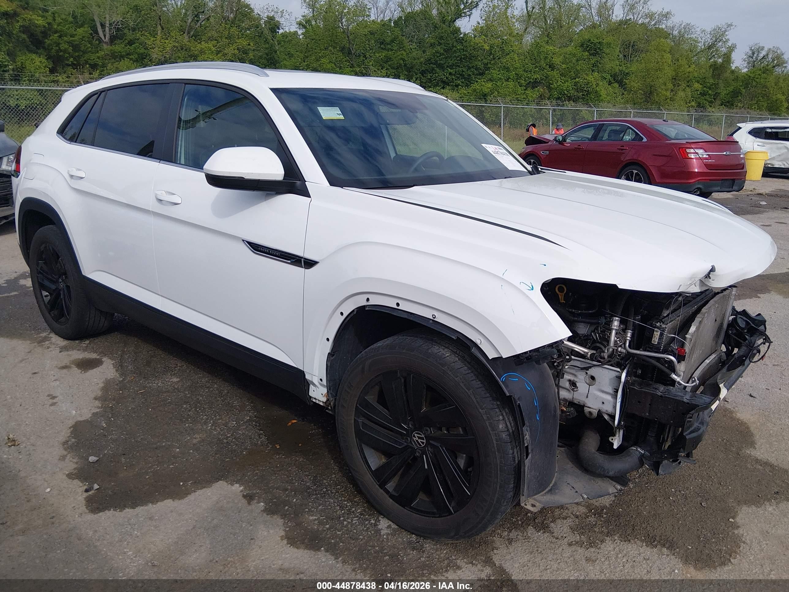 2023 Volkswagen Atlas SE, VIN 1V2JC2CA5PC219278 — Front end