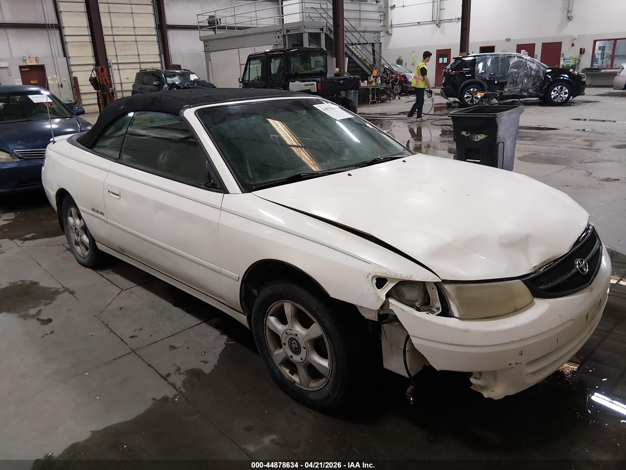 2001 Toyota Solara SE, VIN 2T1FF22PX1C853902 — Front end