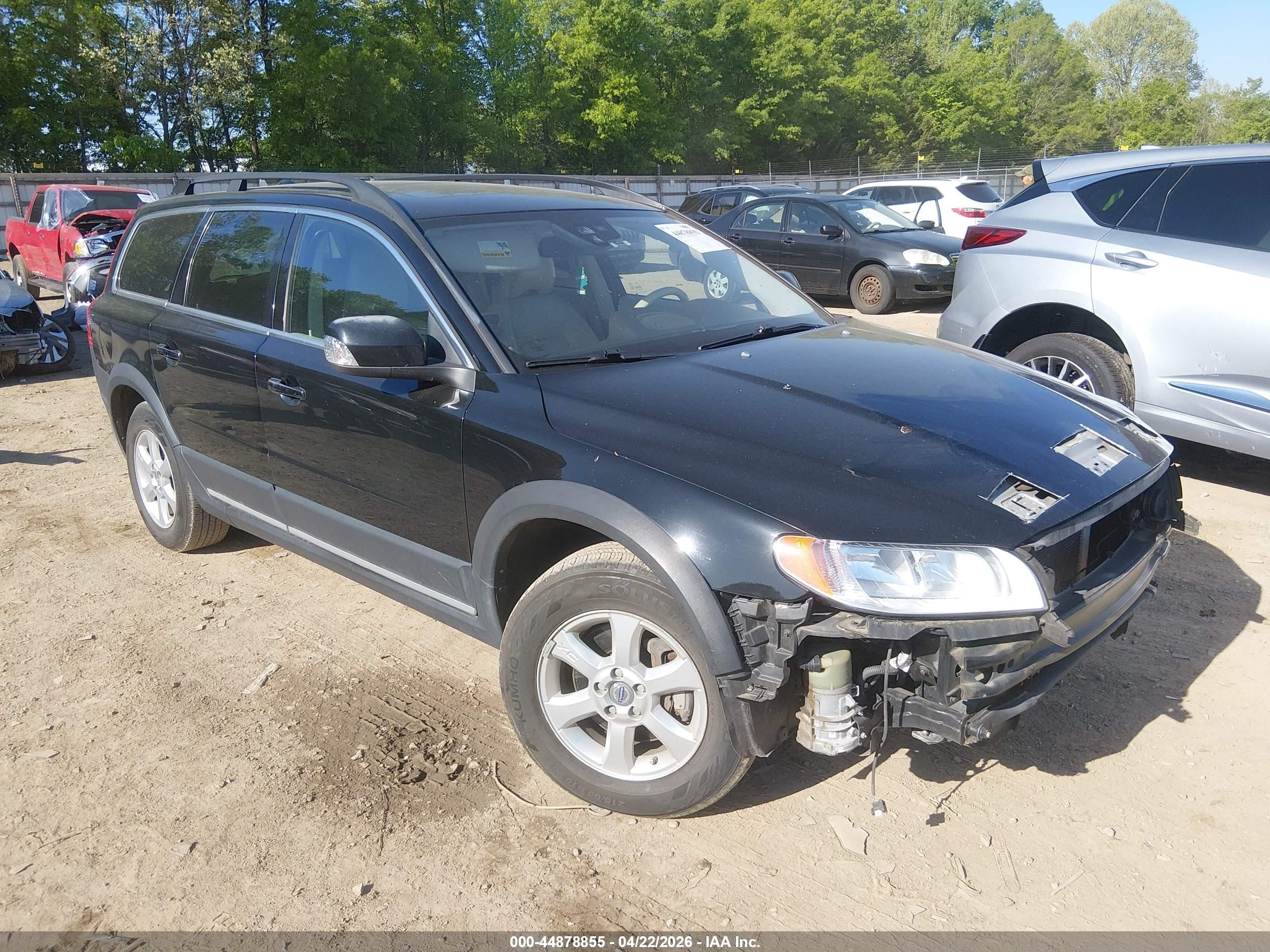 2012 Volvo XC70 3.2L, VIN YV4952BZ8C1129454 — Front end