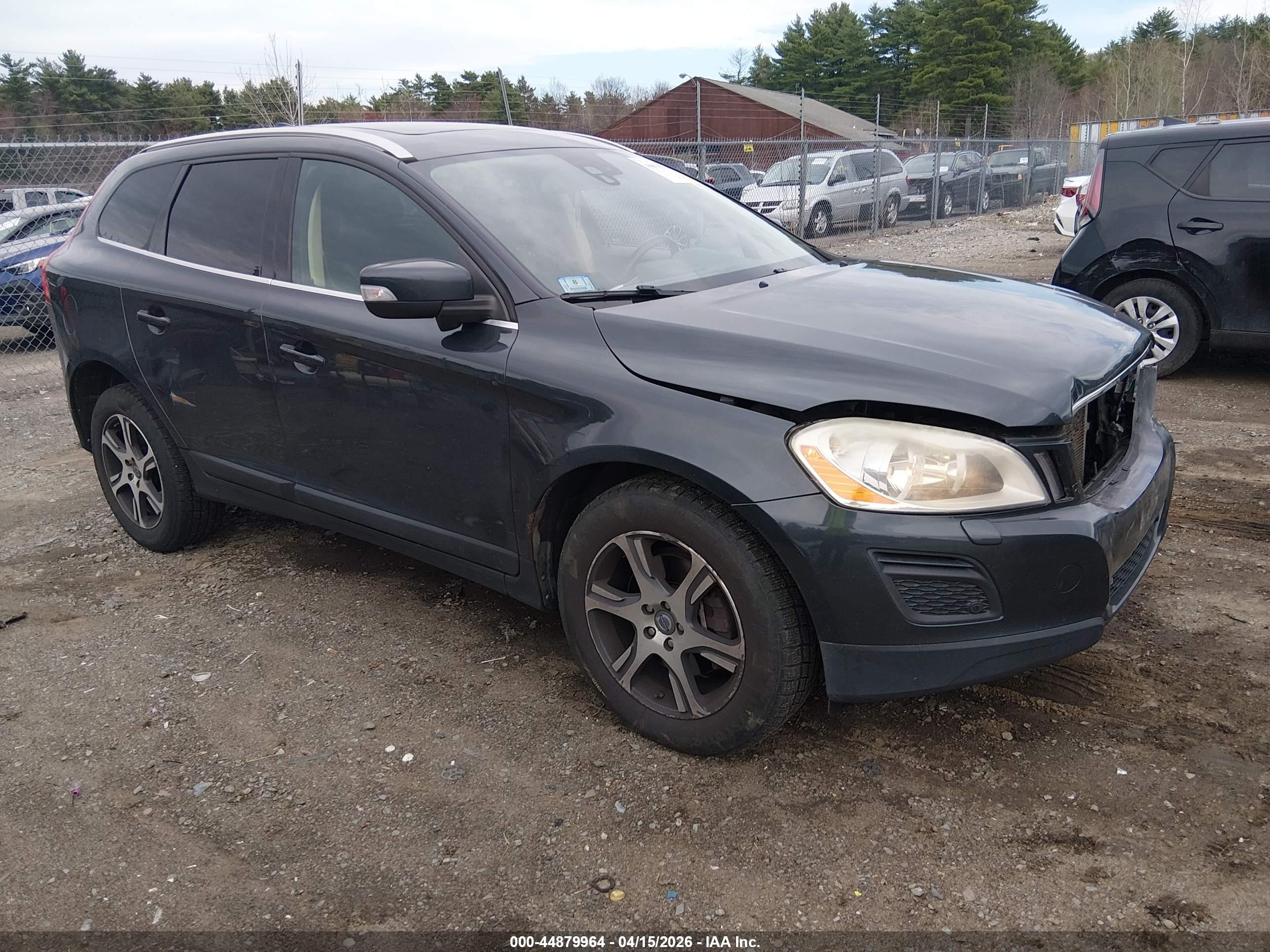 2011 Volvo XC60 3.0T, VIN YV4902DZ8B2168887 — Front end