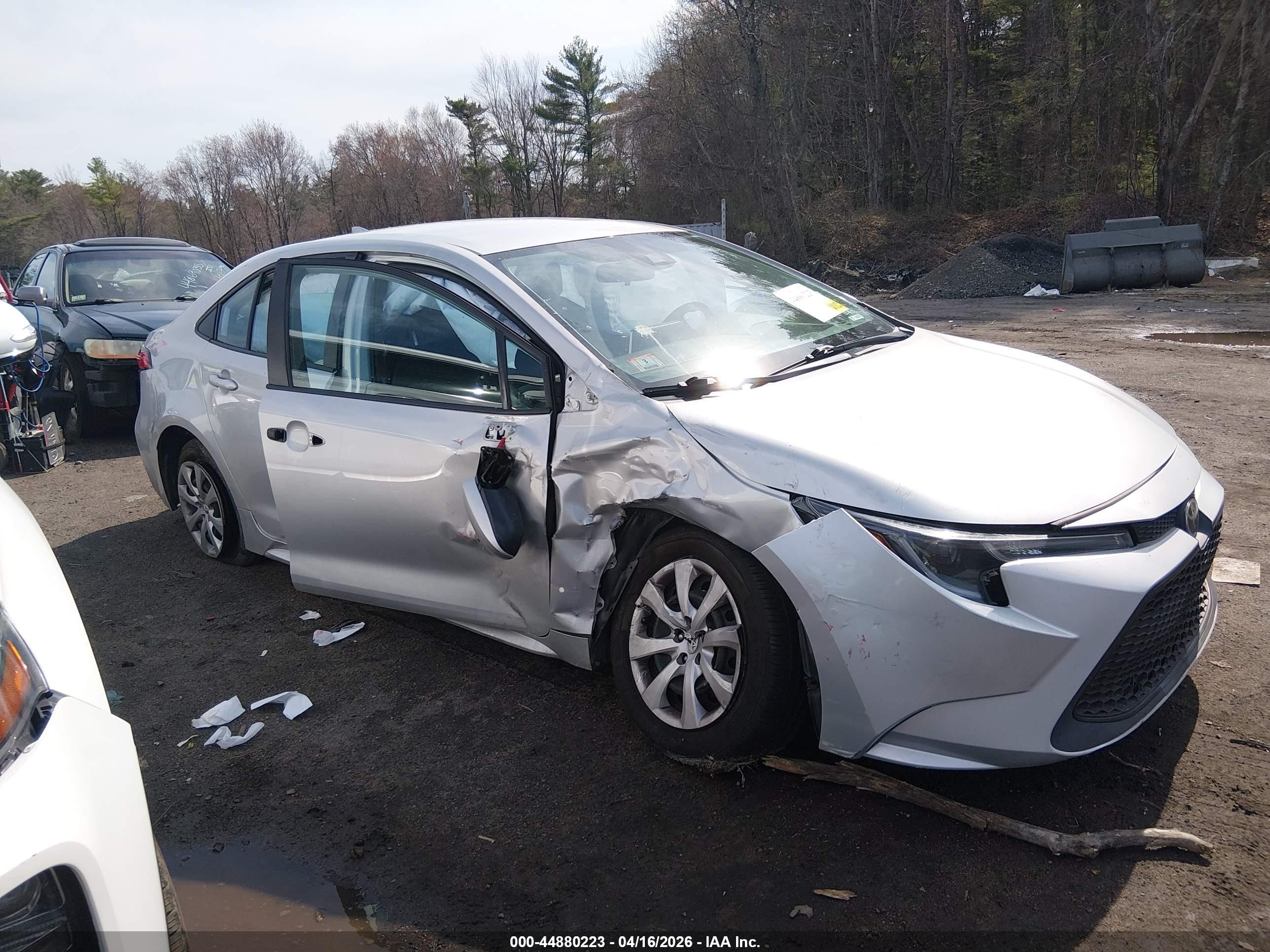 2021 Toyota Corolla LE, VIN 5YFEPMAE2MP237152 — Front end
