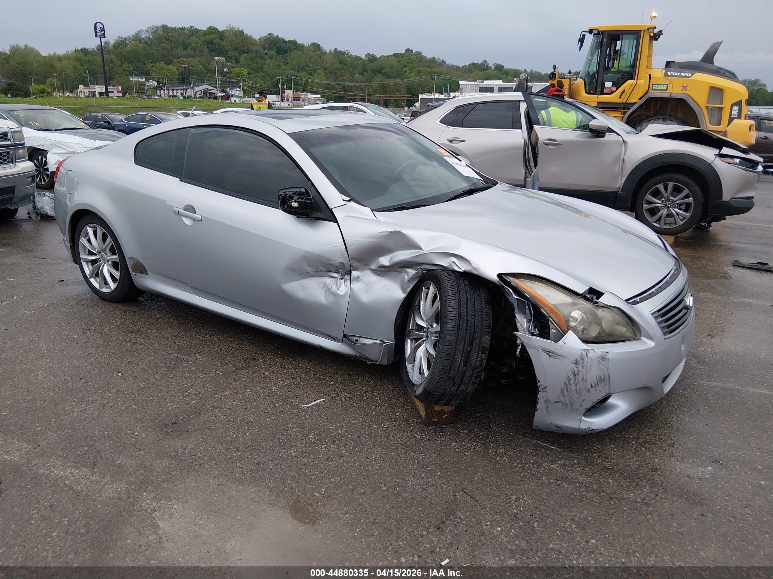 2011 Infiniti G37 x, VIN JN1CV6EL1BM261558 — Перед